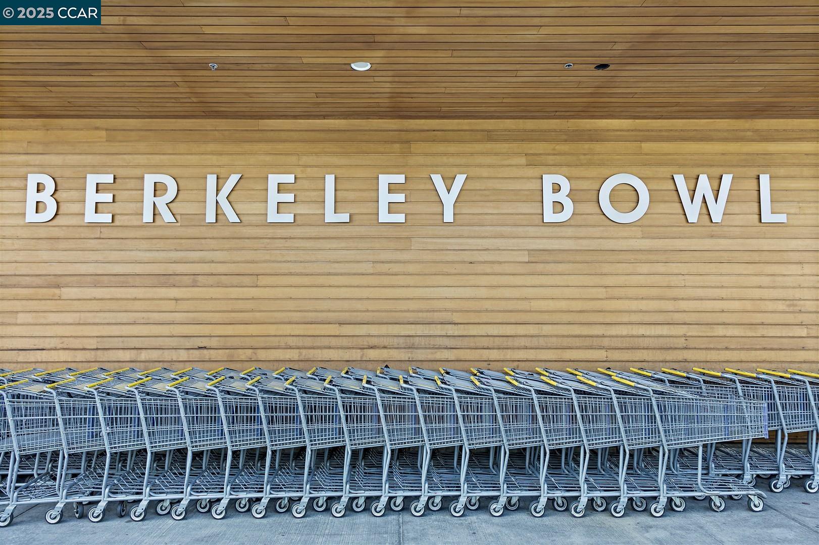 Detail Gallery Image 41 of 58 For 2703 Mathews St, Berkeley,  CA 94702 - 4 Beds | 4 Baths