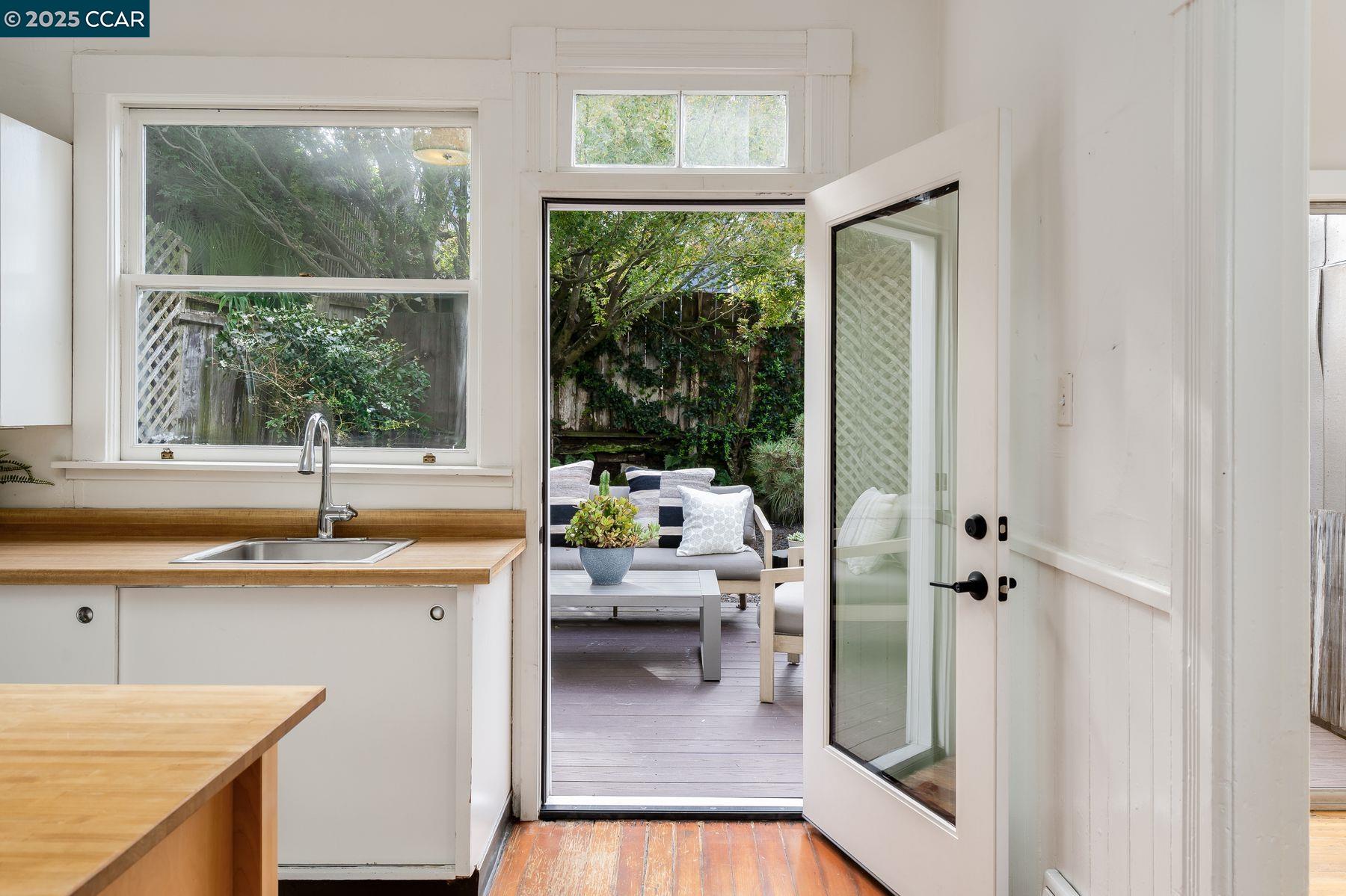 Detail Gallery Image 12 of 43 For 116 Eugenia Ave, San Francisco,  CA 94110 - 3 Beds | 1 Baths