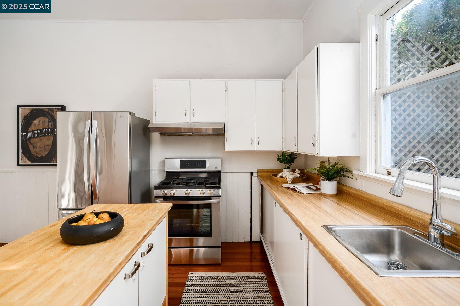 Detail Gallery Image 15 of 43 For 116 Eugenia Ave, San Francisco,  CA 94110 - 3 Beds | 1 Baths