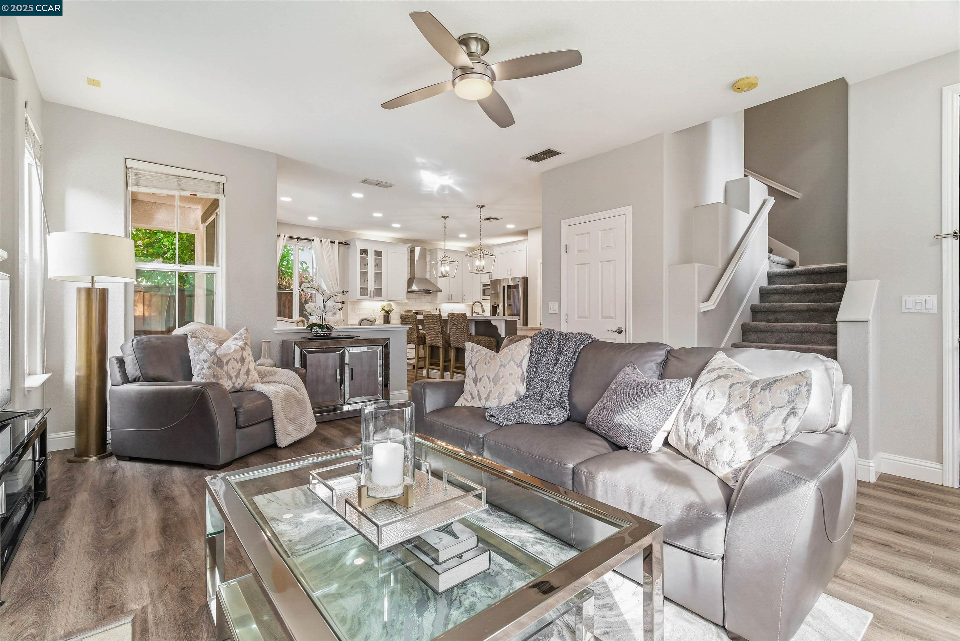 Detail Gallery Image 3 of 24 For 185 S Aldea St, Mountain House,  CA 95391 - 3 Beds | 2/1 Baths