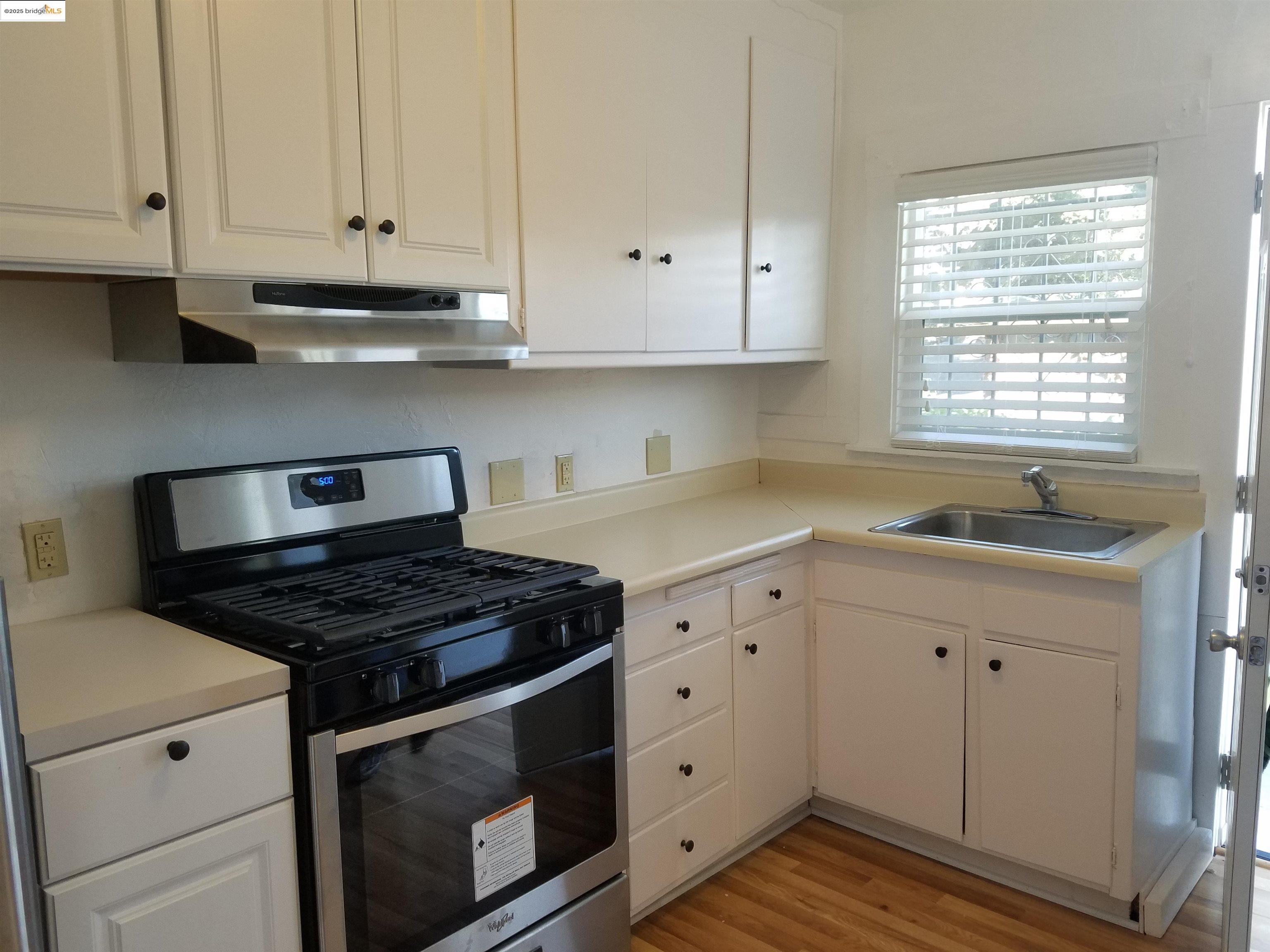 Detail Gallery Image 8 of 9 For 21st St #1327,  Oakland,  CA 94606 - 0 Beds | 1 Baths