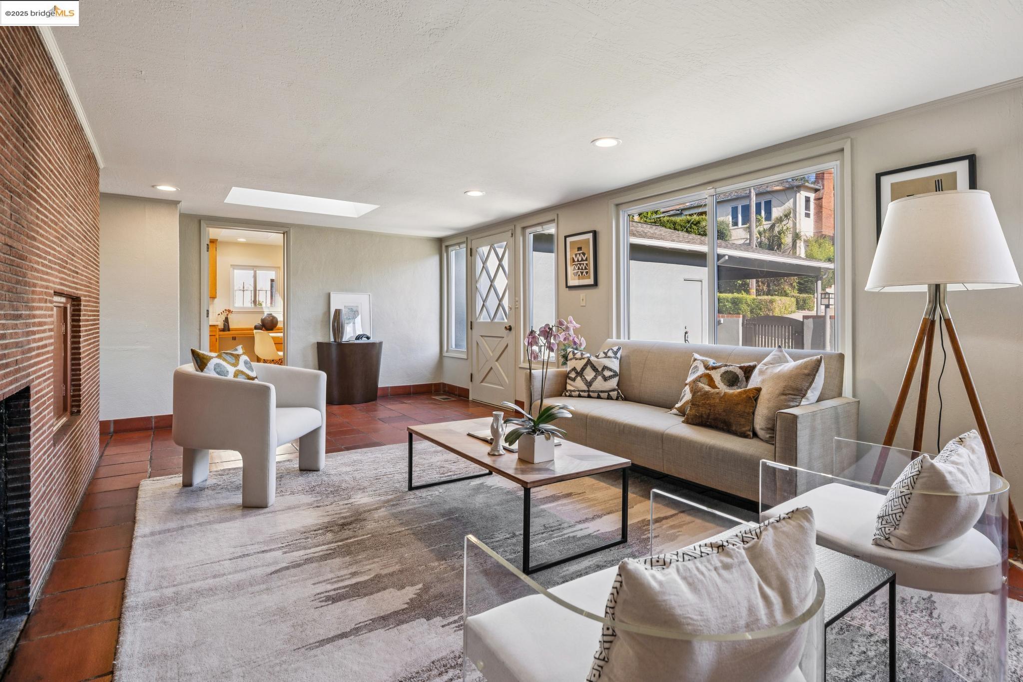 Detail Gallery Image 11 of 57 For 256 Cambridge Ave, Kensington,  CA 94708 - 4 Beds | 4 Baths