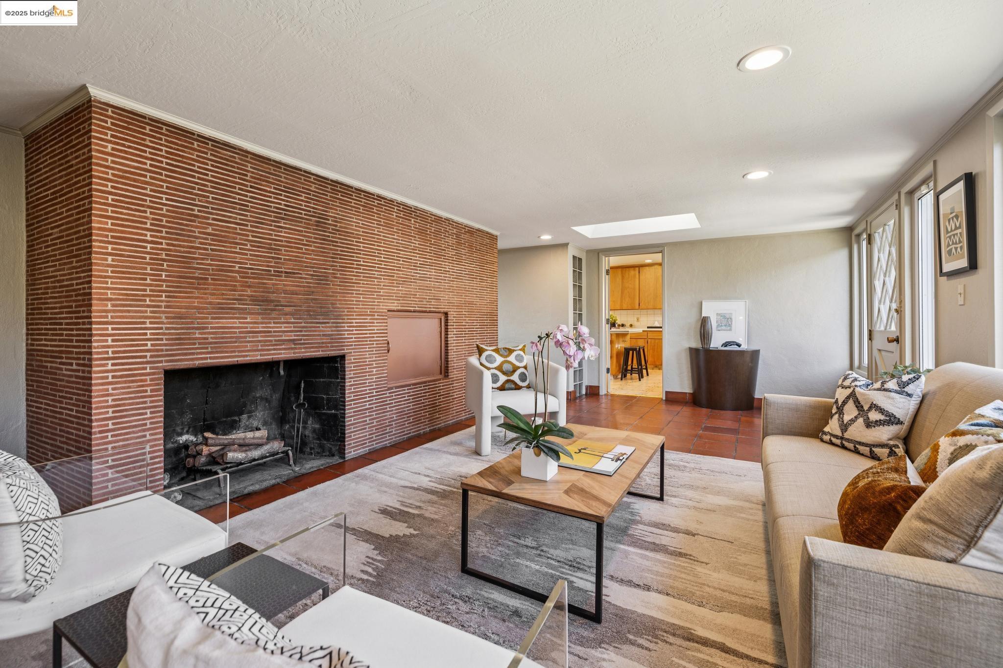 Detail Gallery Image 12 of 57 For 256 Cambridge Ave, Kensington,  CA 94708 - 4 Beds | 4 Baths