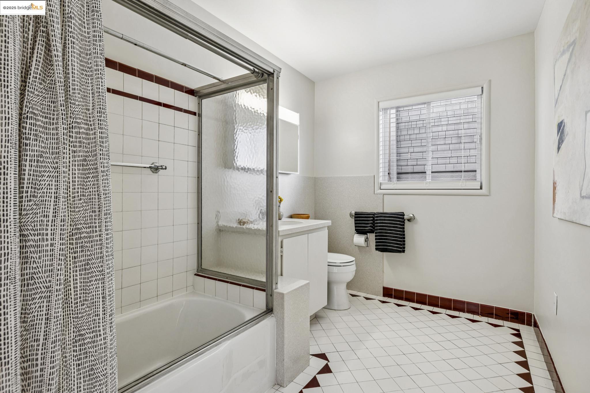 Detail Gallery Image 34 of 57 For 256 Cambridge Ave, Kensington,  CA 94708 - 4 Beds | 4 Baths