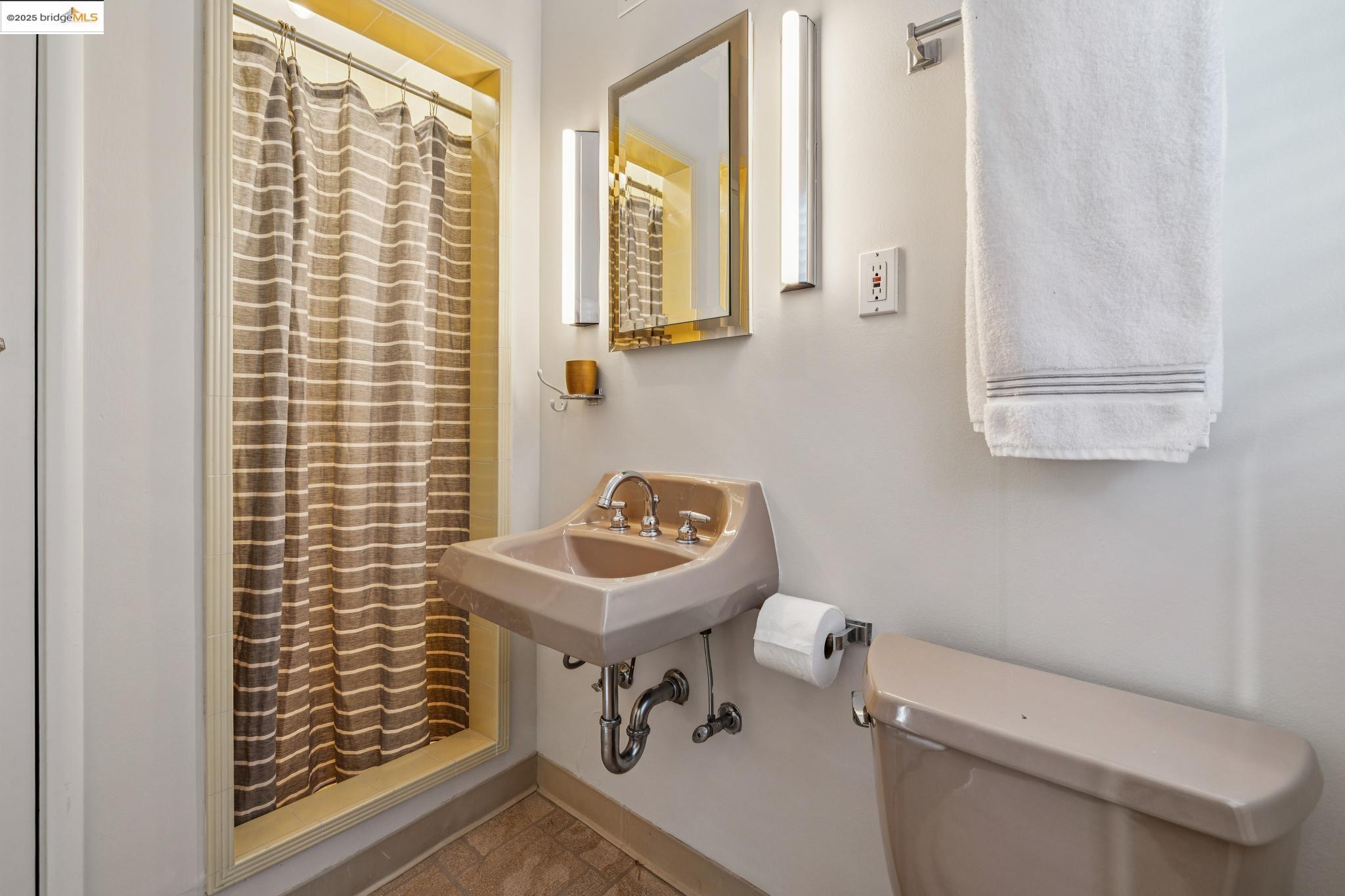 Detail Gallery Image 38 of 57 For 256 Cambridge Ave, Kensington,  CA 94708 - 4 Beds | 4 Baths