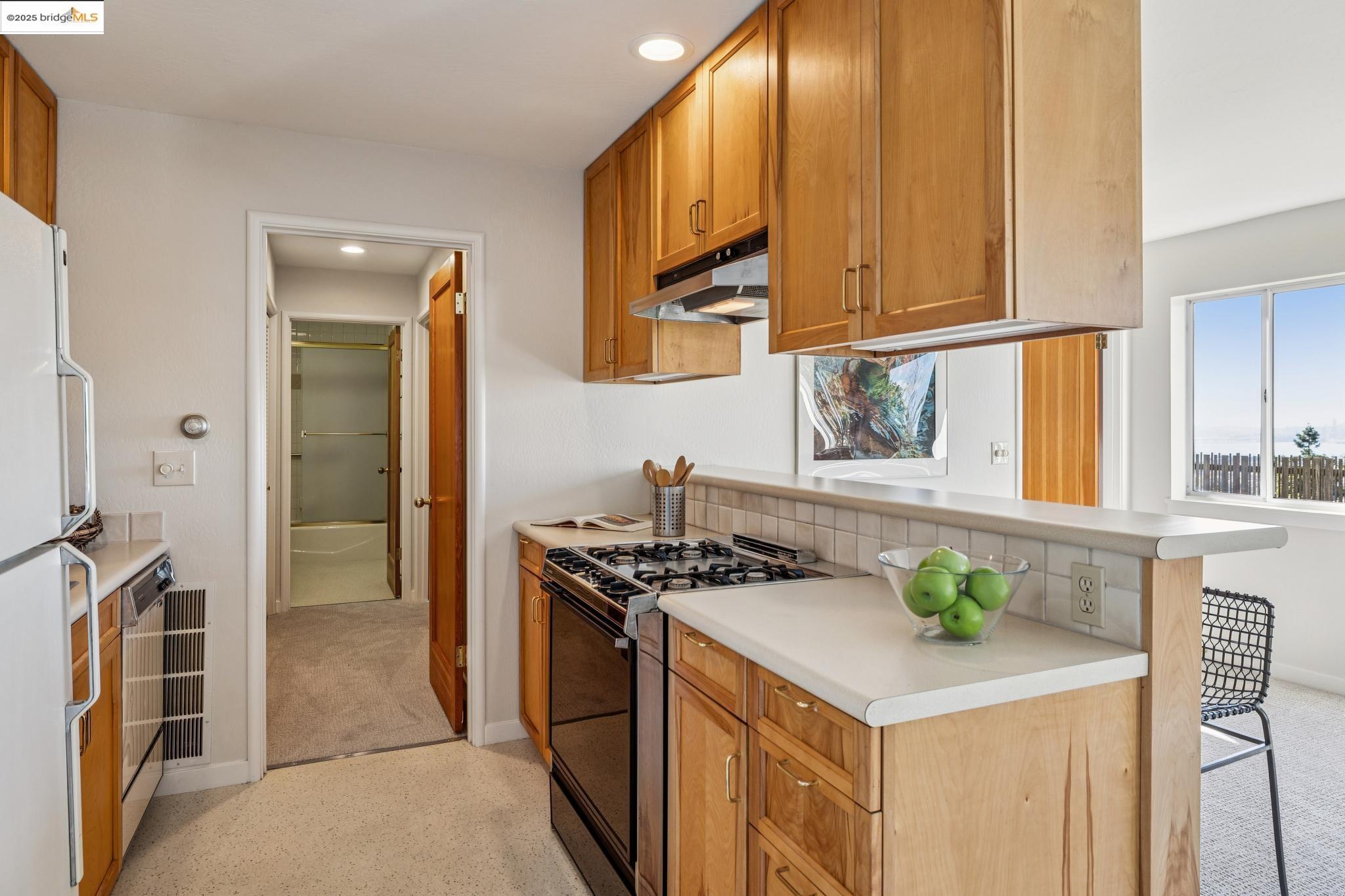 Detail Gallery Image 40 of 57 For 256 Cambridge Ave, Kensington,  CA 94708 - 4 Beds | 4 Baths