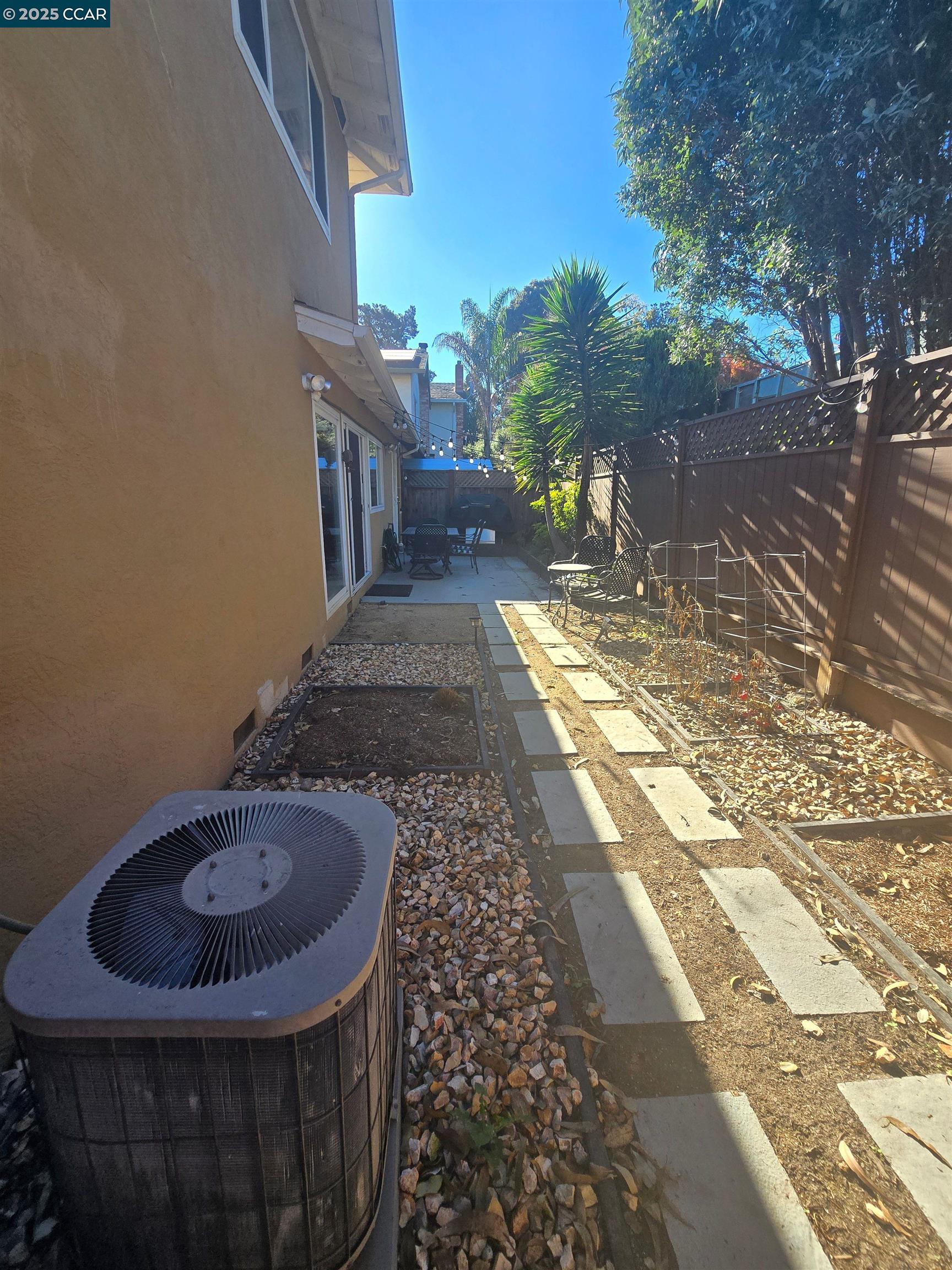 Detail Gallery Image 11 of 11 For 1000 View Dr, Richmond,  CA 94803 - 3 Beds | 2/1 Baths