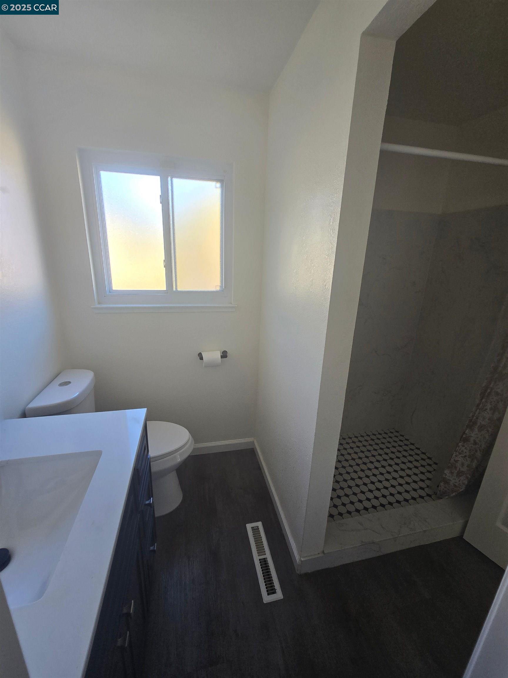 Detail Gallery Image 3 of 11 For 1000 View Dr, Richmond,  CA 94803 - 3 Beds | 2/1 Baths