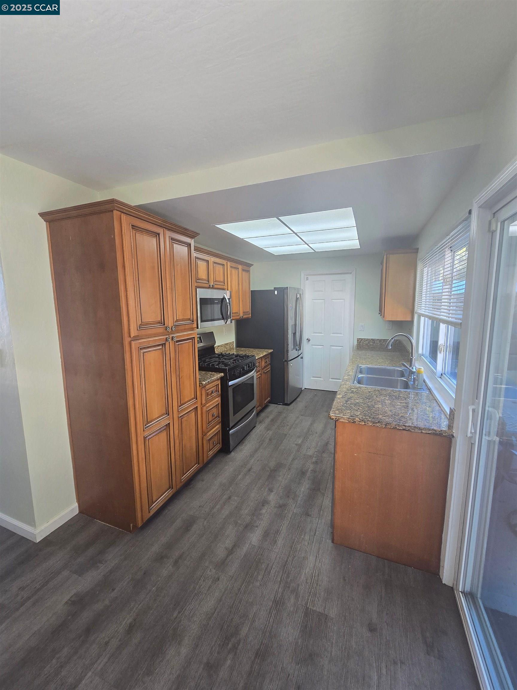 Detail Gallery Image 4 of 11 For 1000 View Dr, Richmond,  CA 94803 - 3 Beds | 2/1 Baths