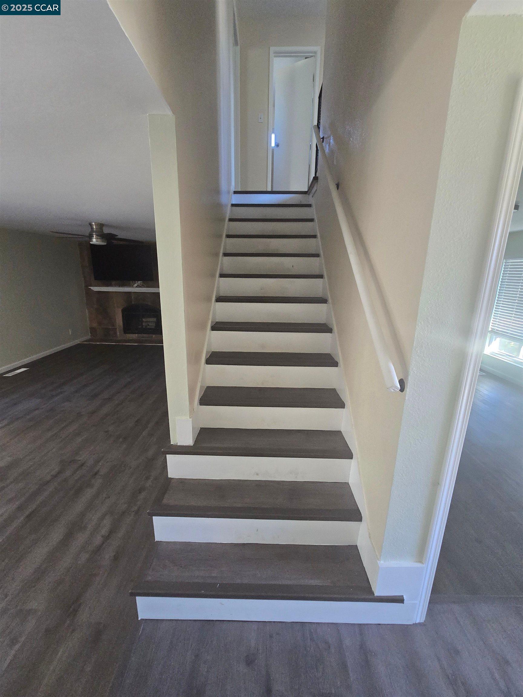 Detail Gallery Image 5 of 11 For 1000 View Dr, Richmond,  CA 94803 - 3 Beds | 2/1 Baths