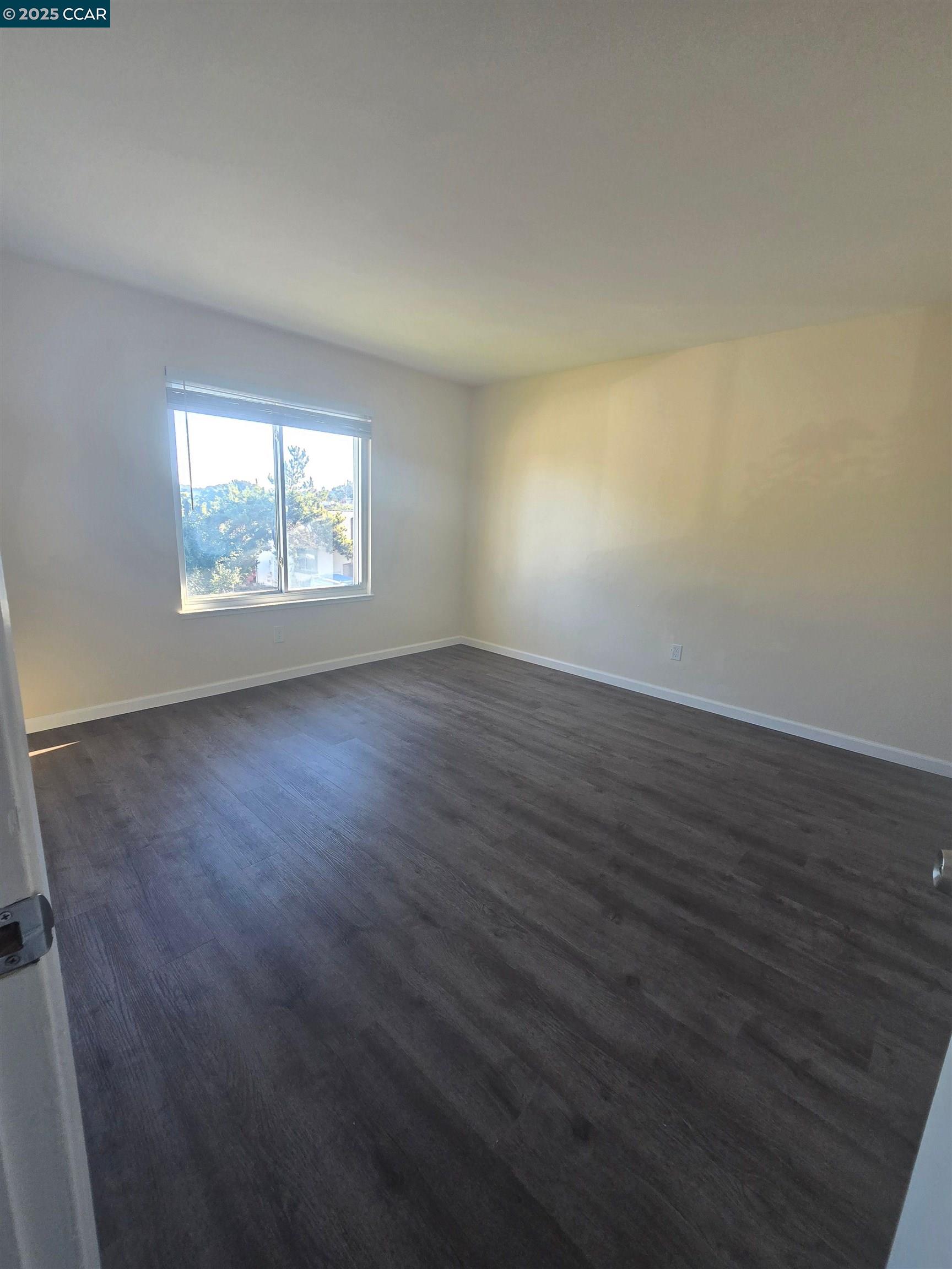 Detail Gallery Image 6 of 11 For 1000 View Dr, Richmond,  CA 94803 - 3 Beds | 2/1 Baths