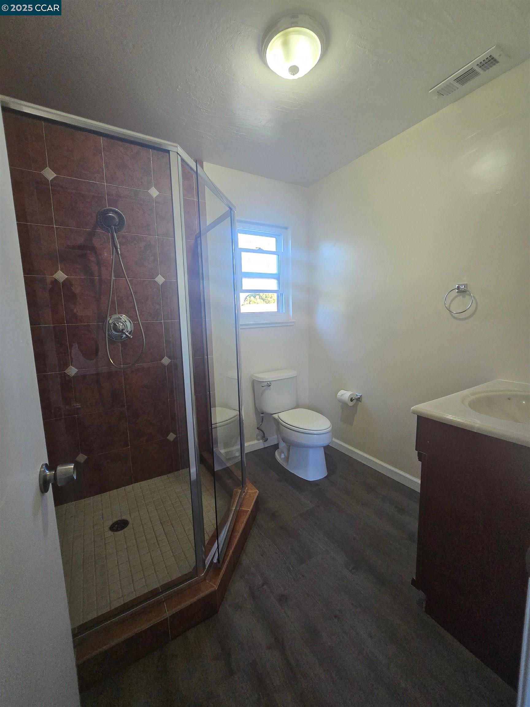 Detail Gallery Image 9 of 11 For 1000 View Dr, Richmond,  CA 94803 - 3 Beds | 2/1 Baths