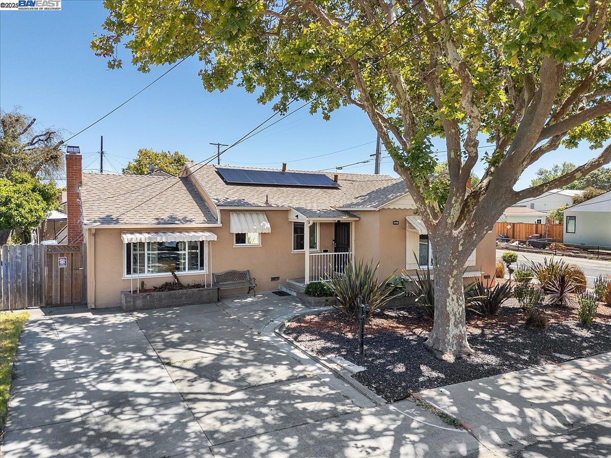 Detail Gallery Image 2 of 30 For 15106 Edgemoor St, San Leandro,  CA 94579 - 3 Beds | 2 Baths