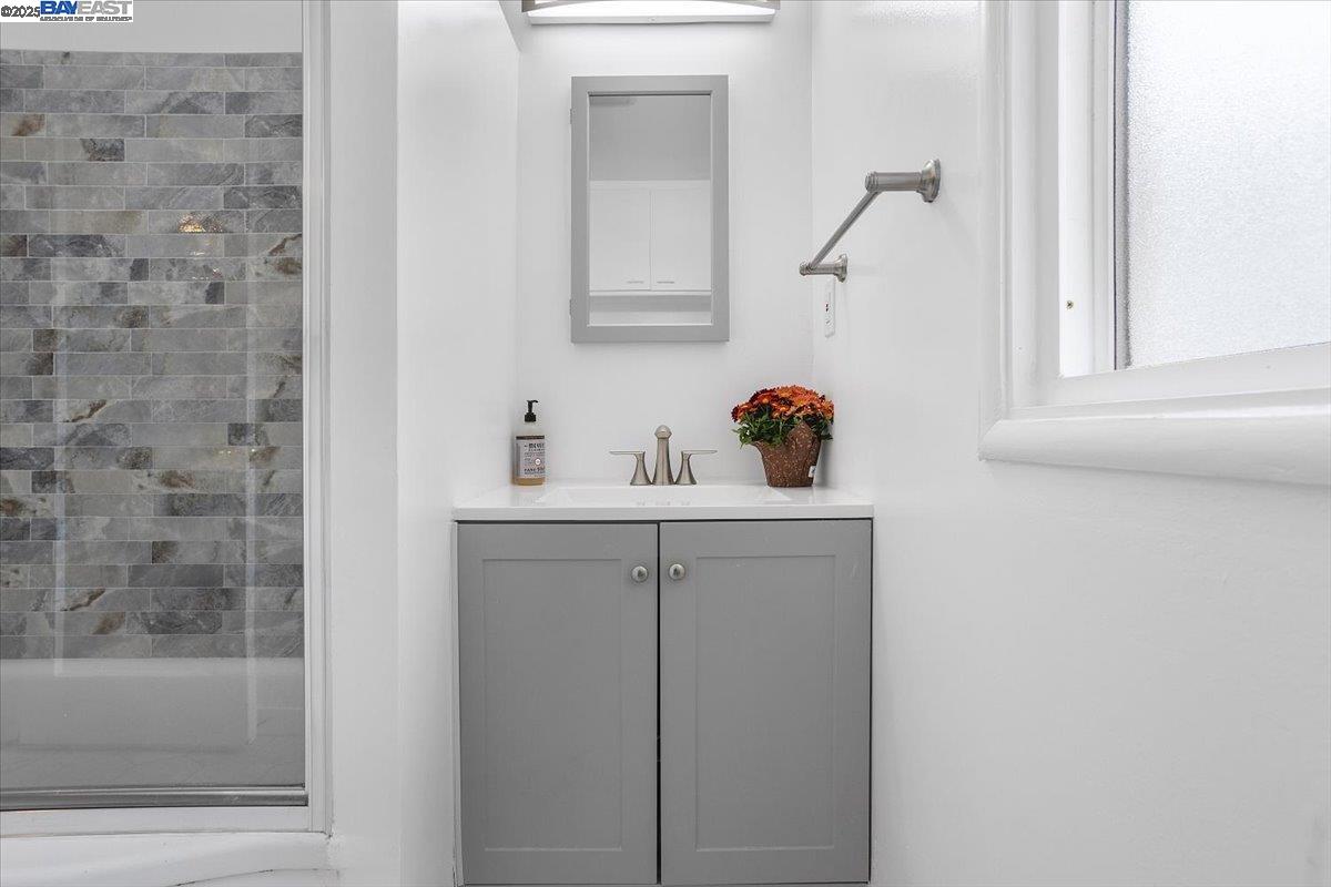 Detail Gallery Image 11 of 30 For 15106 Edgemoor St, San Leandro,  CA 94579 - 3 Beds | 2 Baths