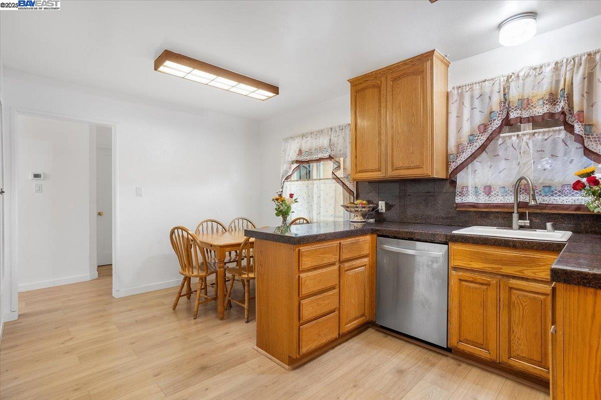 Detail Gallery Image 7 of 30 For 15106 Edgemoor St, San Leandro,  CA 94579 - 3 Beds | 2 Baths