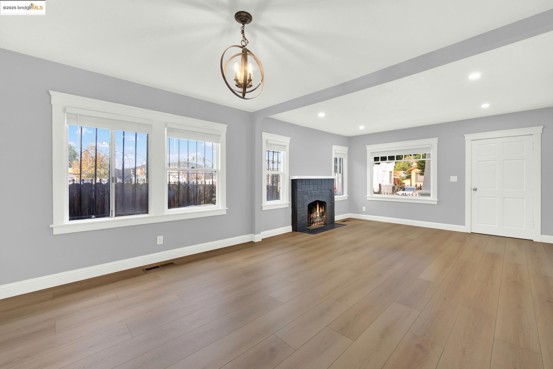 Detail Gallery Image 2 of 59 For 1418 102nd Ave, Oakland,  CA 94603 - 2 Beds | 1 Baths