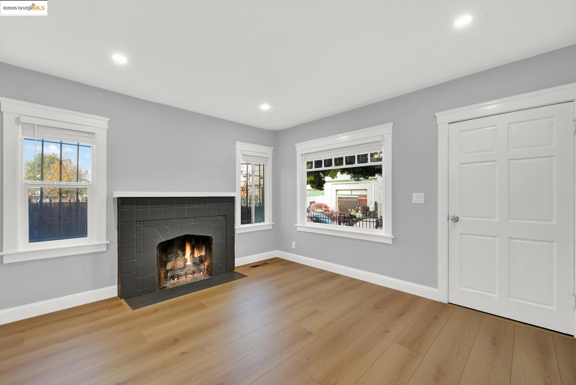 Detail Gallery Image 5 of 59 For 1418 102nd Ave, Oakland,  CA 94603 - 2 Beds | 1 Baths