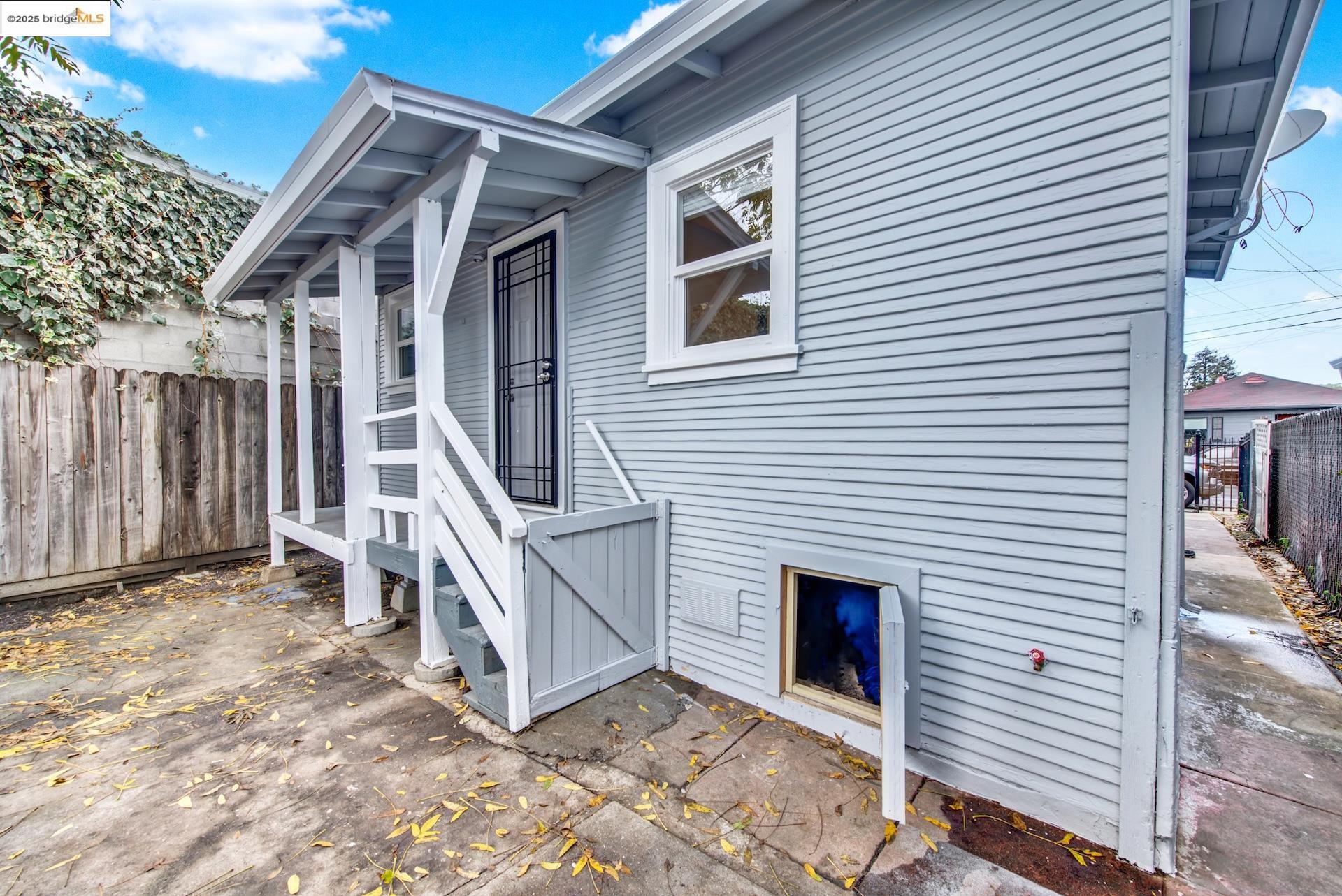 Detail Gallery Image 44 of 59 For 1418 102nd Ave, Oakland,  CA 94603 - 2 Beds | 1 Baths