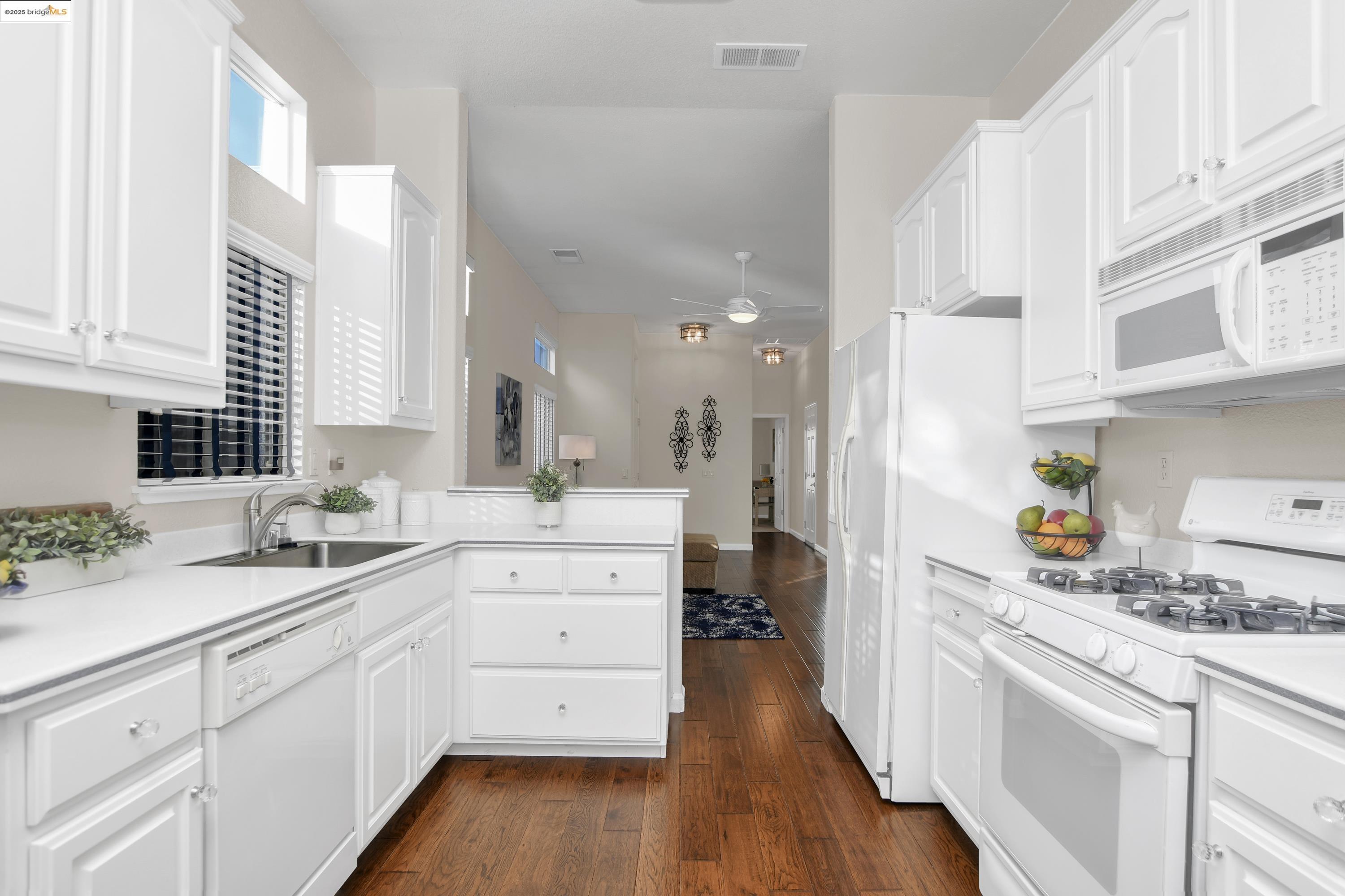 Detail Gallery Image 3 of 36 For 1990 Kent Dr, Brentwood,  CA 94513 - 2 Beds | 2 Baths