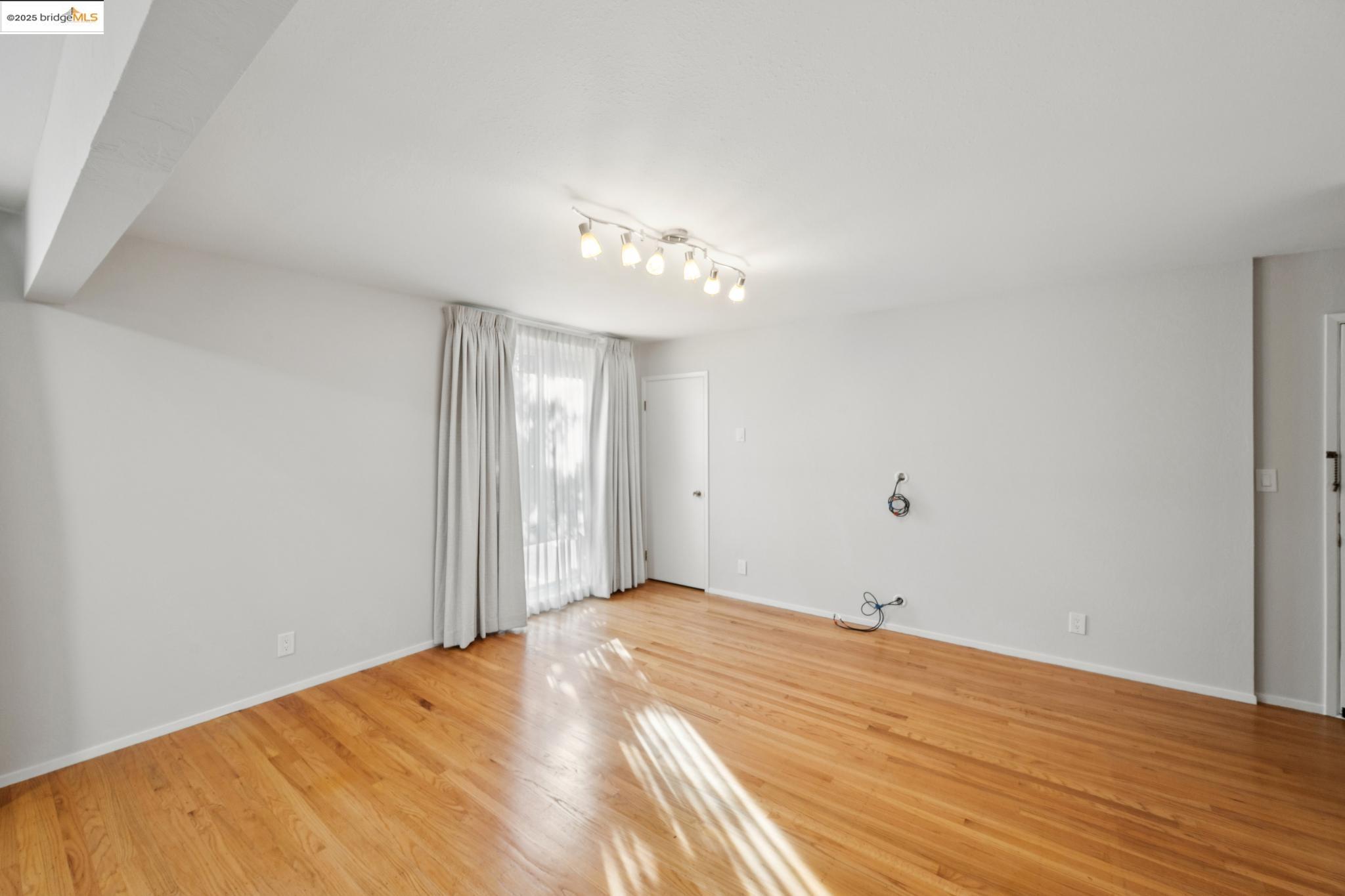 Detail Gallery Image 5 of 33 For 2727 Mcgee Ave, Berkeley,  CA 94703 - – Beds | – Baths