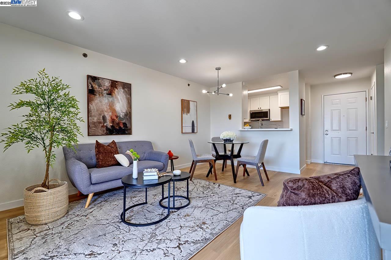 Detail Gallery Image 7 of 29 For 685 Dartmore Ln #365,  Hayward,  CA 94544 - 1 Beds | 1 Baths