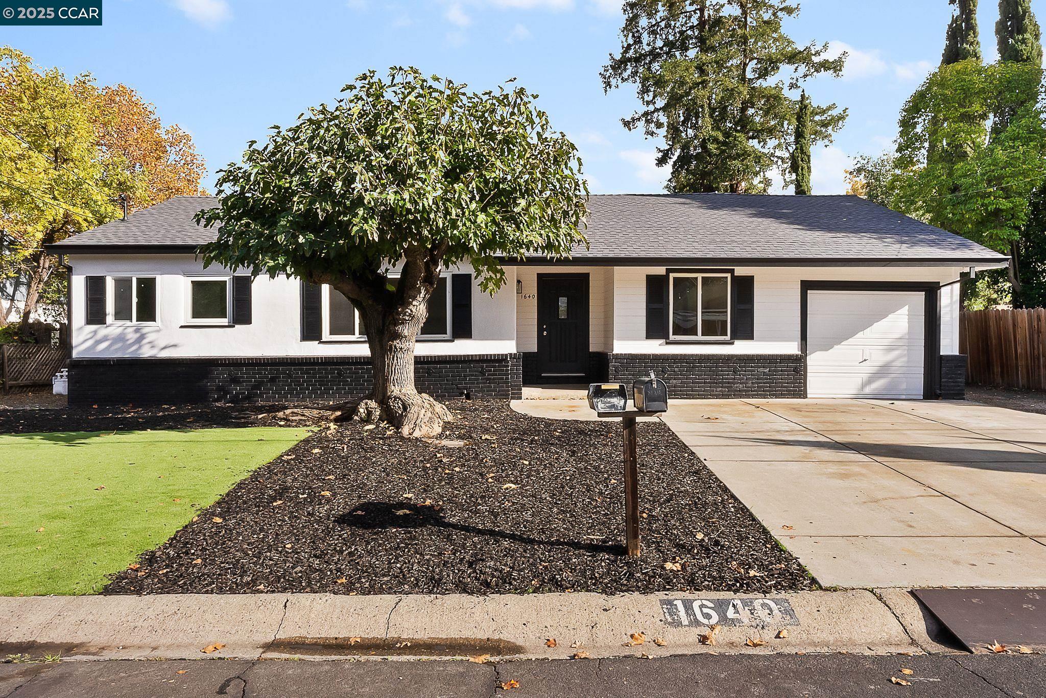 Detail Gallery Image 2 of 36 For 1640 Apple Dr, Concord,  CA 94518 - 4 Beds | 2 Baths