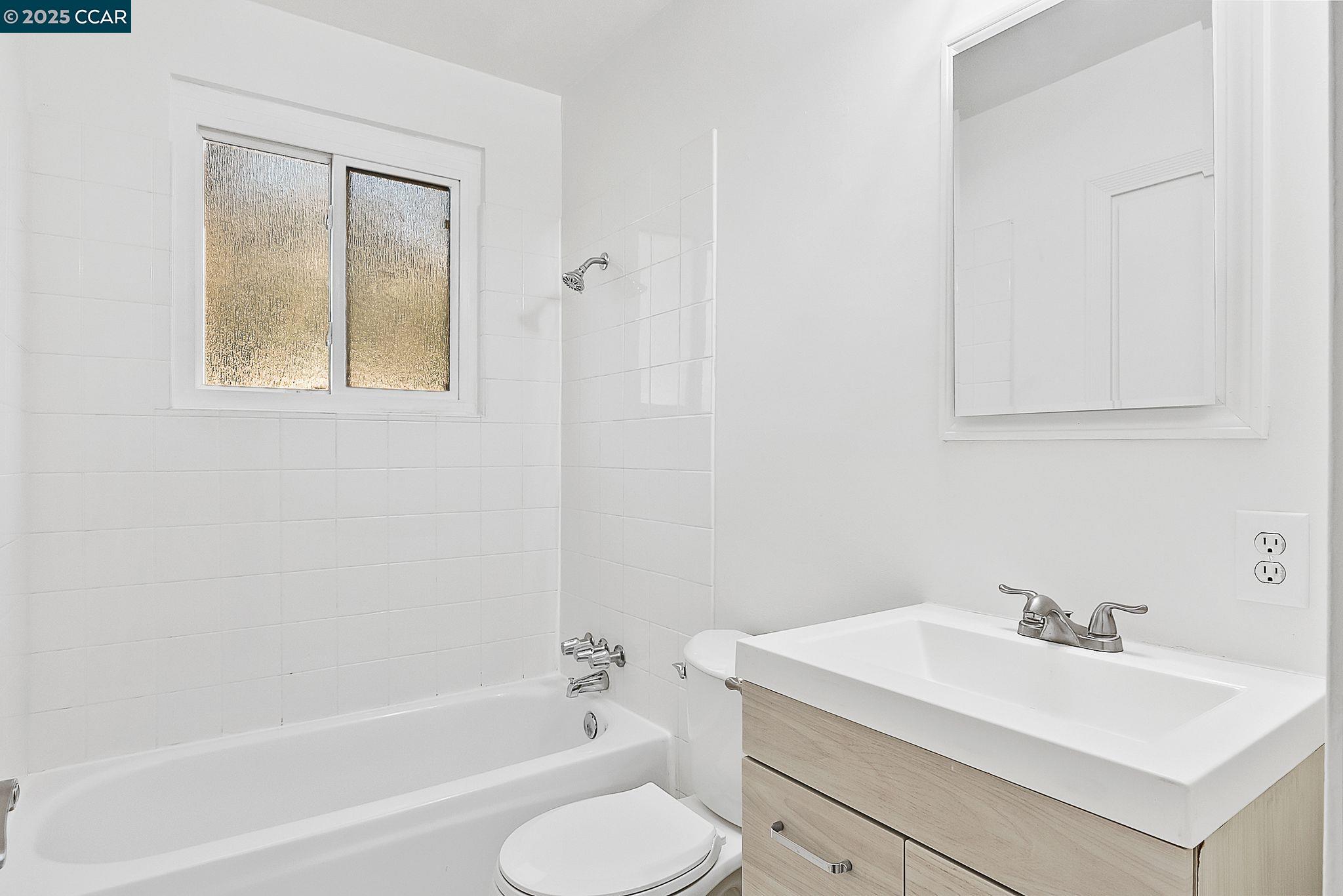 Detail Gallery Image 13 of 36 For 1640 Apple Dr, Concord,  CA 94518 - 4 Beds | 2 Baths