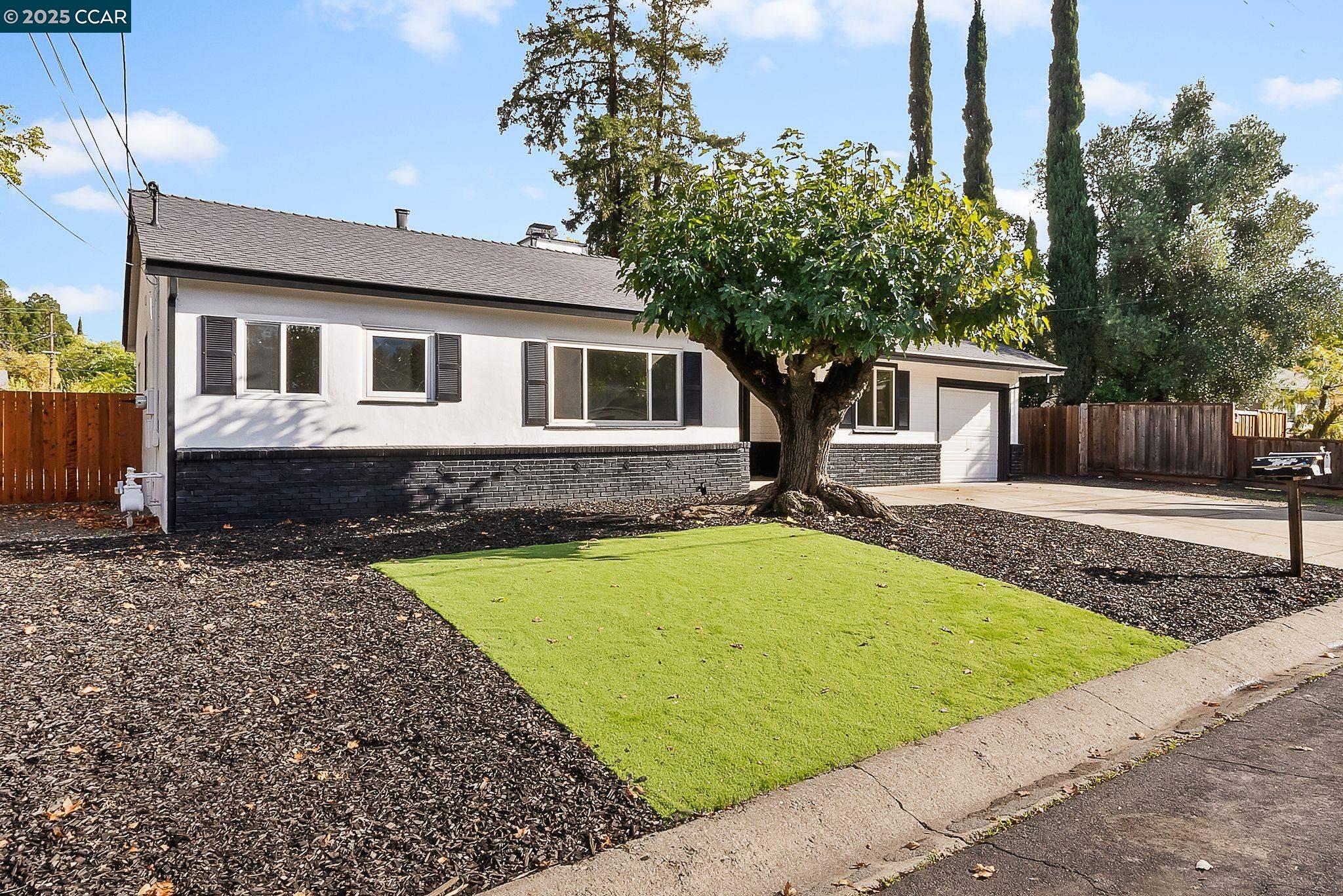 Detail Gallery Image 3 of 36 For 1640 Apple Dr, Concord,  CA 94518 - 4 Beds | 2 Baths