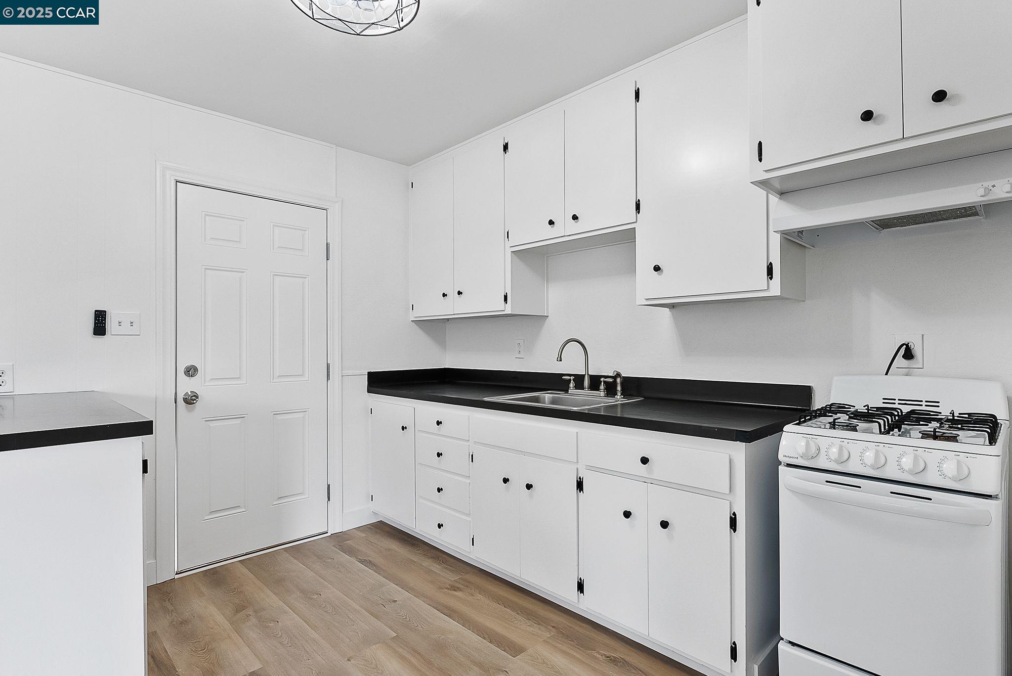 Detail Gallery Image 29 of 36 For 1640 Apple Dr, Concord,  CA 94518 - 4 Beds | 2 Baths