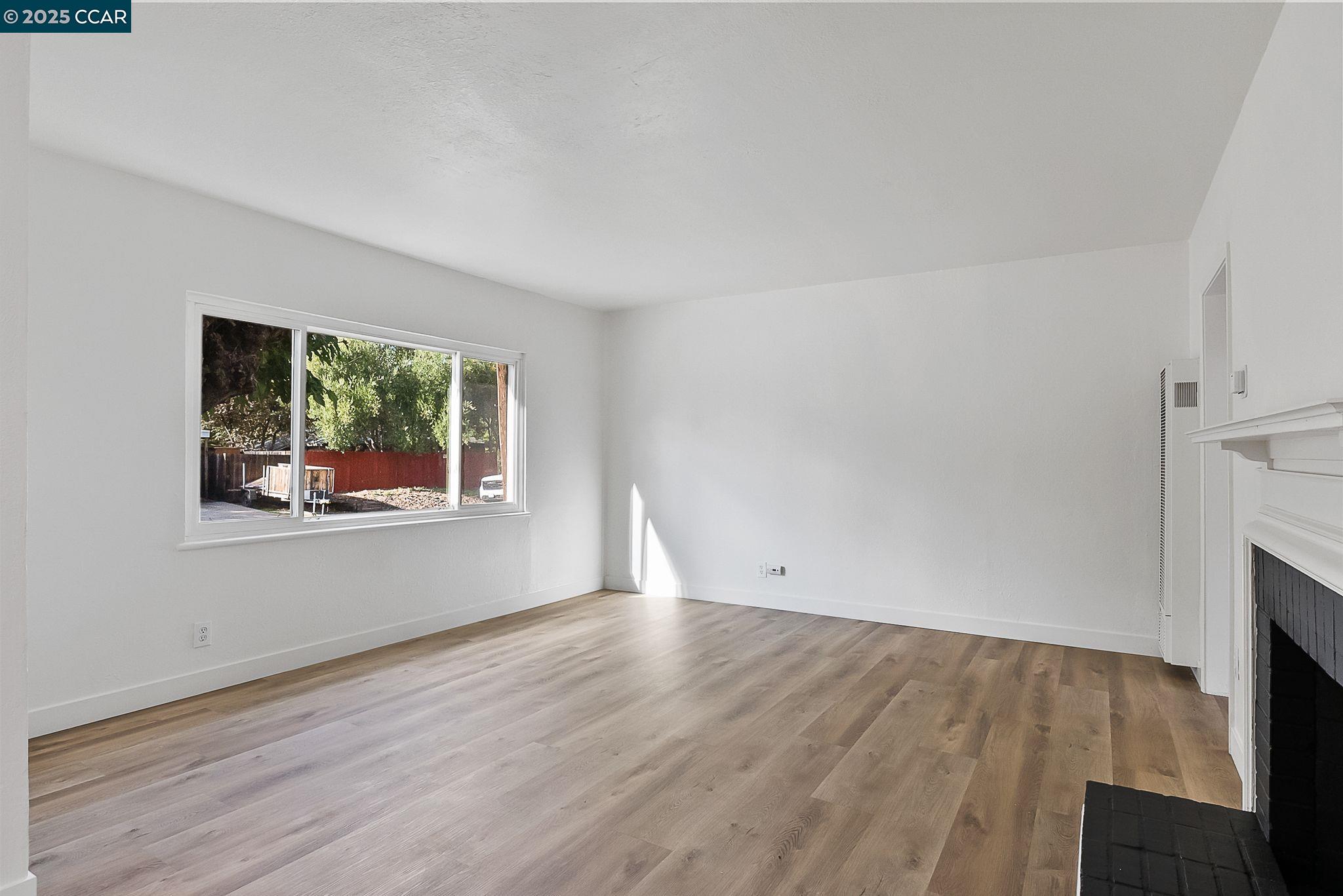 Detail Gallery Image 6 of 36 For 1640 Apple Dr, Concord,  CA 94518 - 4 Beds | 2 Baths