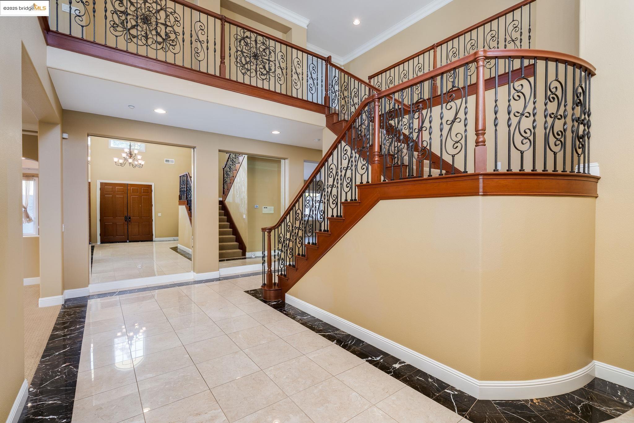 Detail Gallery Image 5 of 46 For 30 Arundel Dr, Hayward,  CA 94542 - 4 Beds | 4 Baths