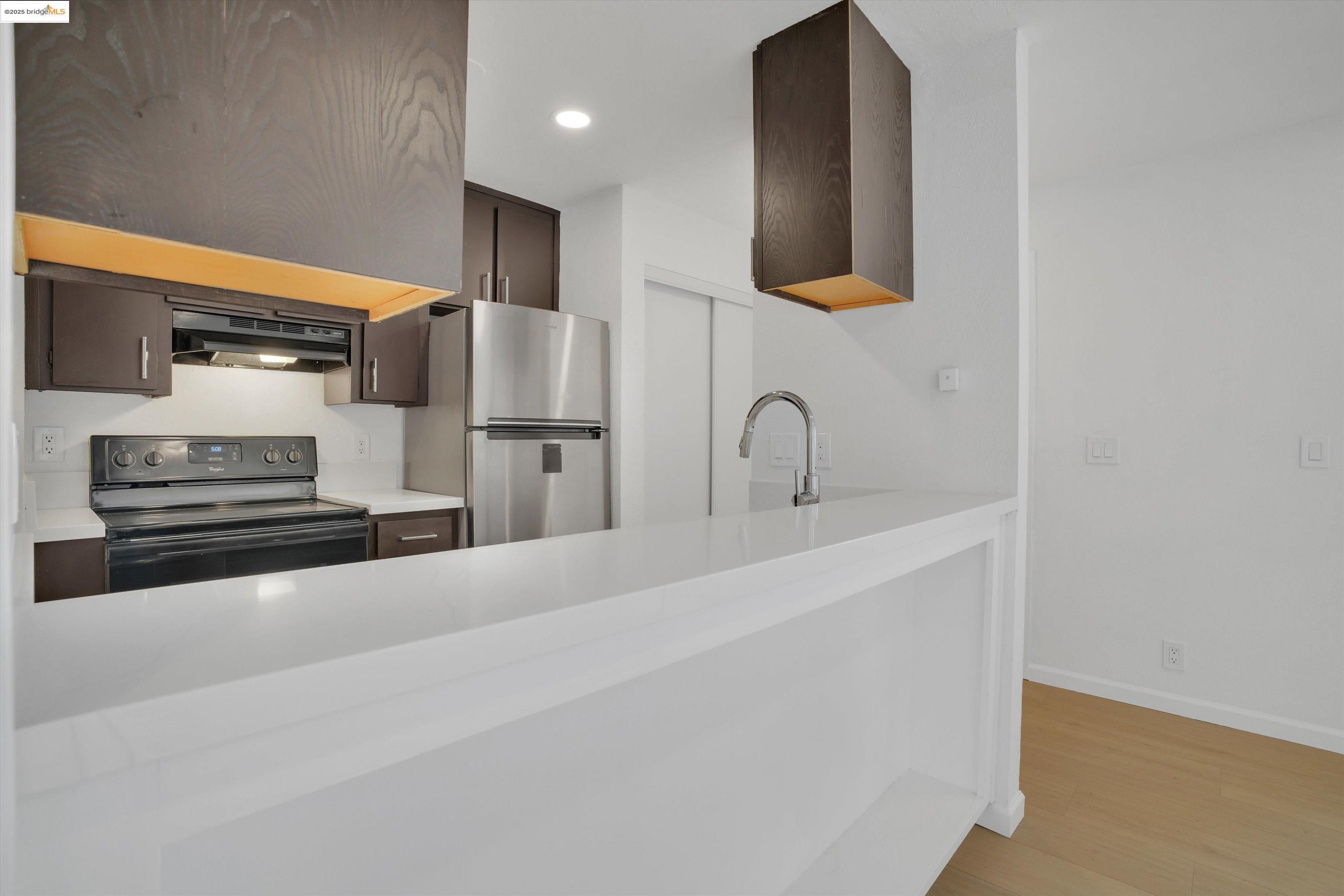 Detail Gallery Image 2 of 48 For 29621 Red Oak Ct #6,  Hayward,  CA 94544 - 1 Beds | 1 Baths