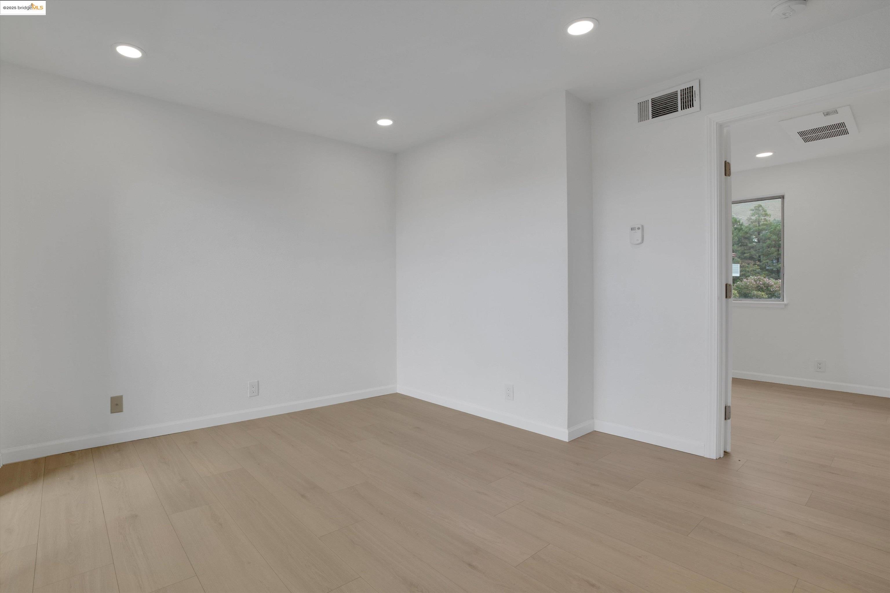 Detail Gallery Image 12 of 48 For 29621 Red Oak Ct #6,  Hayward,  CA 94544 - 1 Beds | 1 Baths