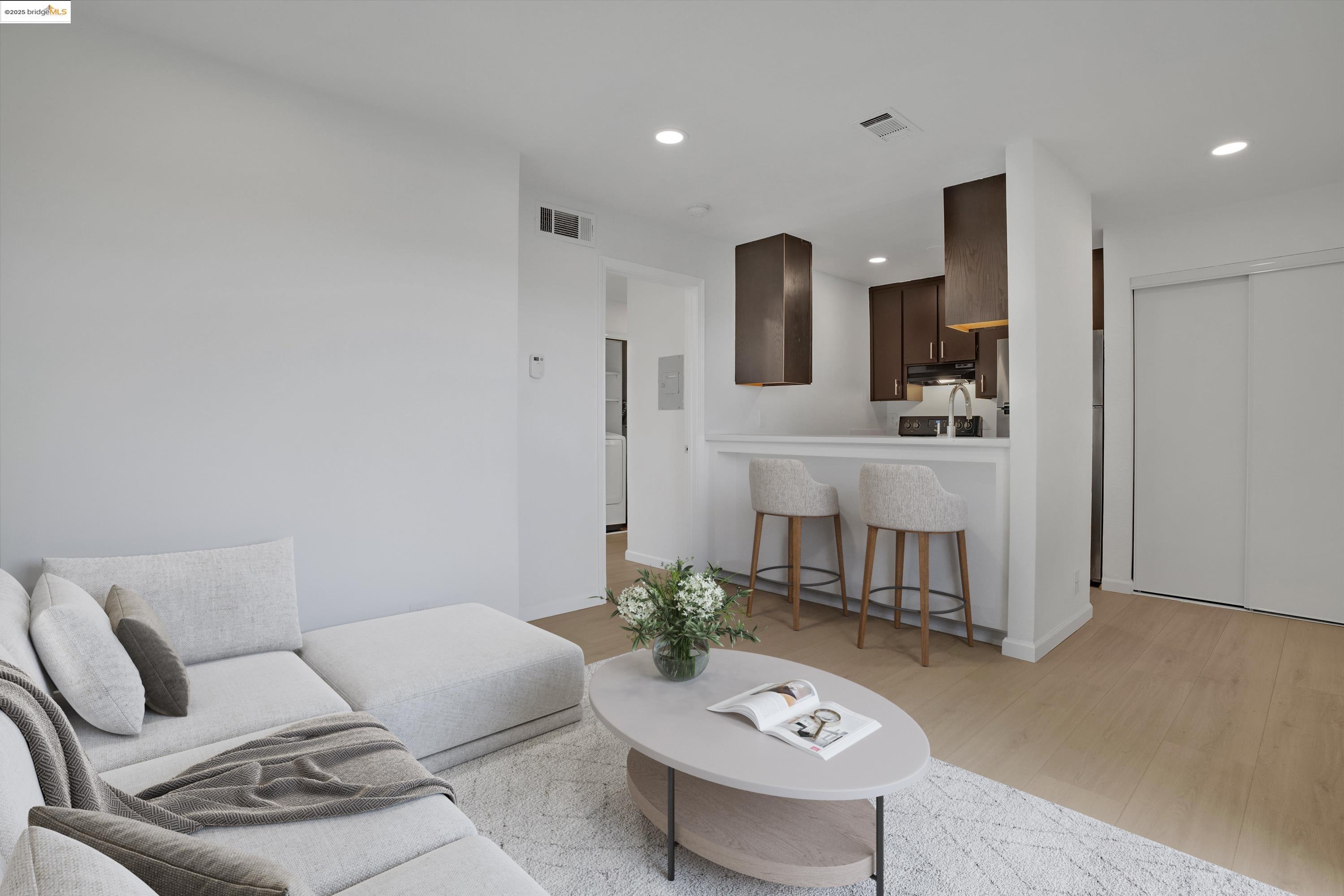 Detail Gallery Image 13 of 48 For 29621 Red Oak Ct #6,  Hayward,  CA 94544 - 1 Beds | 1 Baths