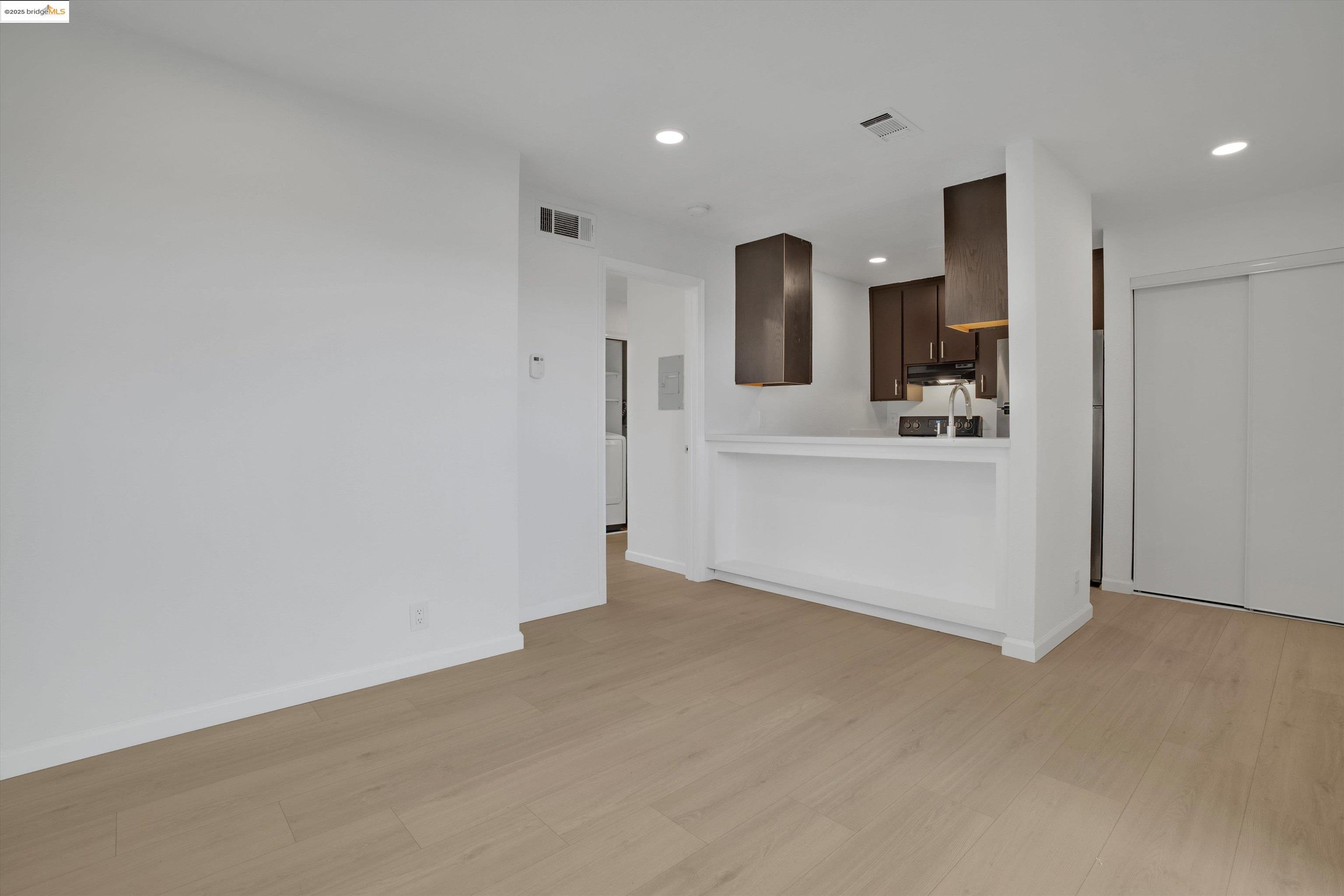 Detail Gallery Image 14 of 48 For 29621 Red Oak Ct #6,  Hayward,  CA 94544 - 1 Beds | 1 Baths