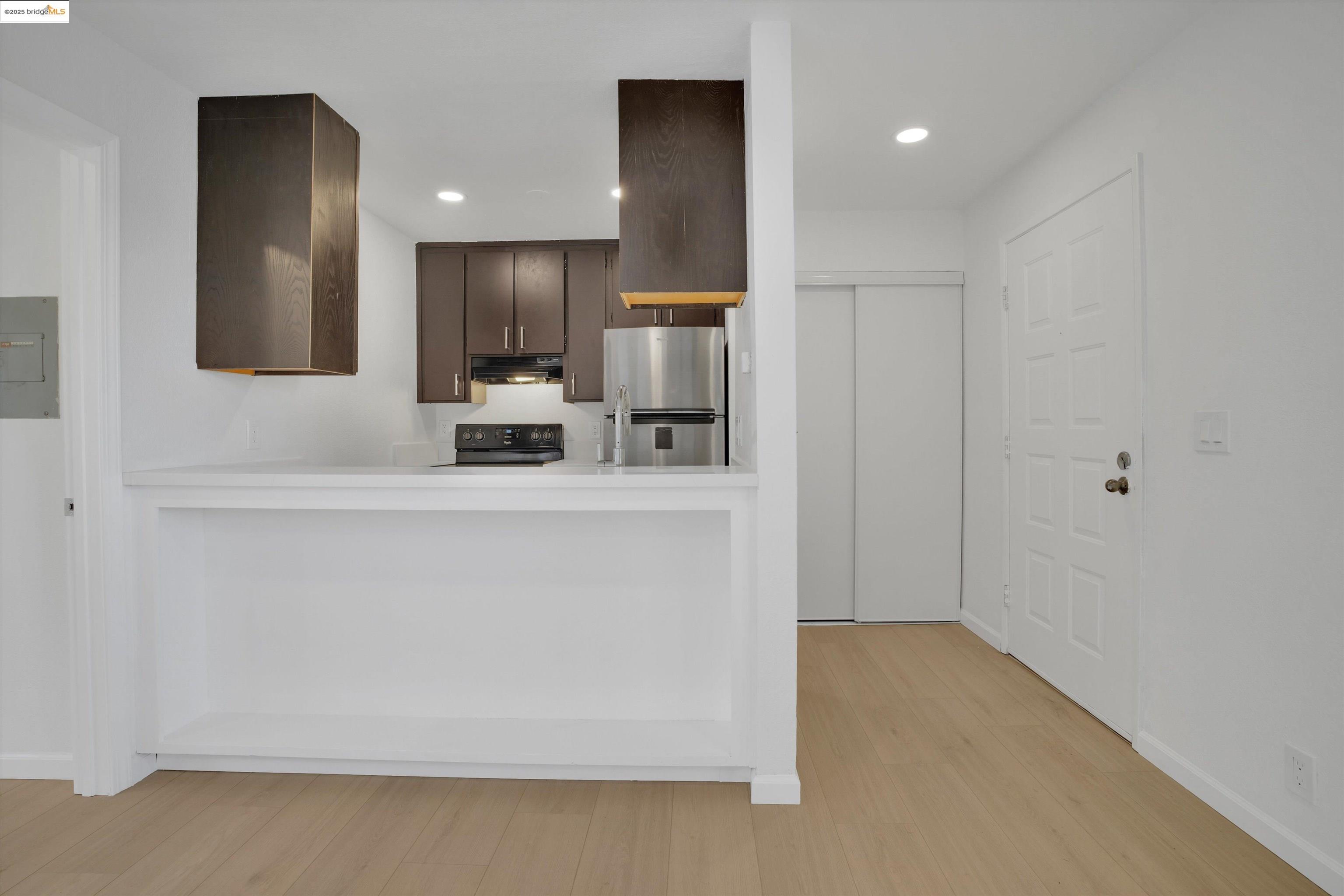 Detail Gallery Image 15 of 48 For 29621 Red Oak Ct #6,  Hayward,  CA 94544 - 1 Beds | 1 Baths