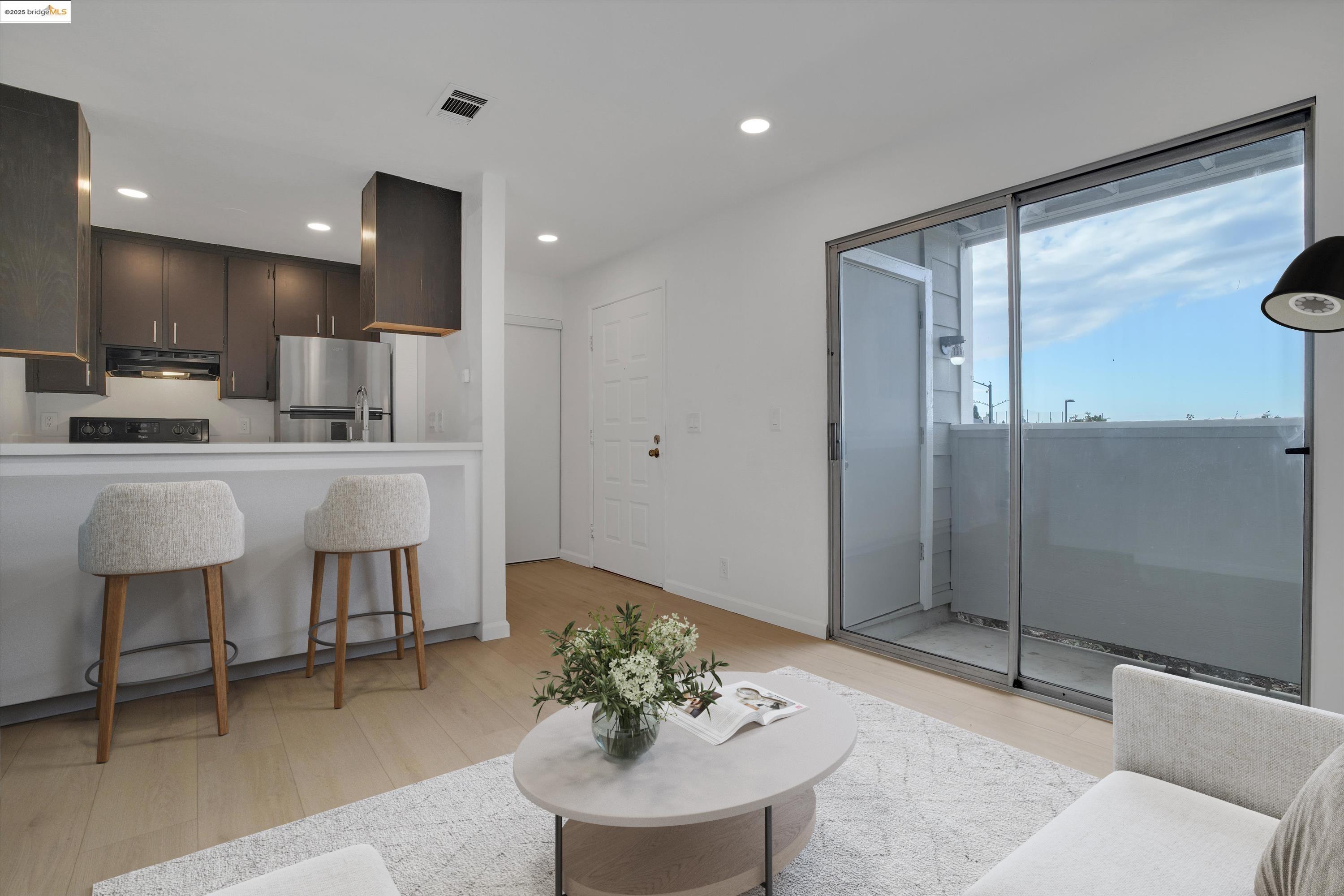 Detail Gallery Image 16 of 48 For 29621 Red Oak Ct #6,  Hayward,  CA 94544 - 1 Beds | 1 Baths