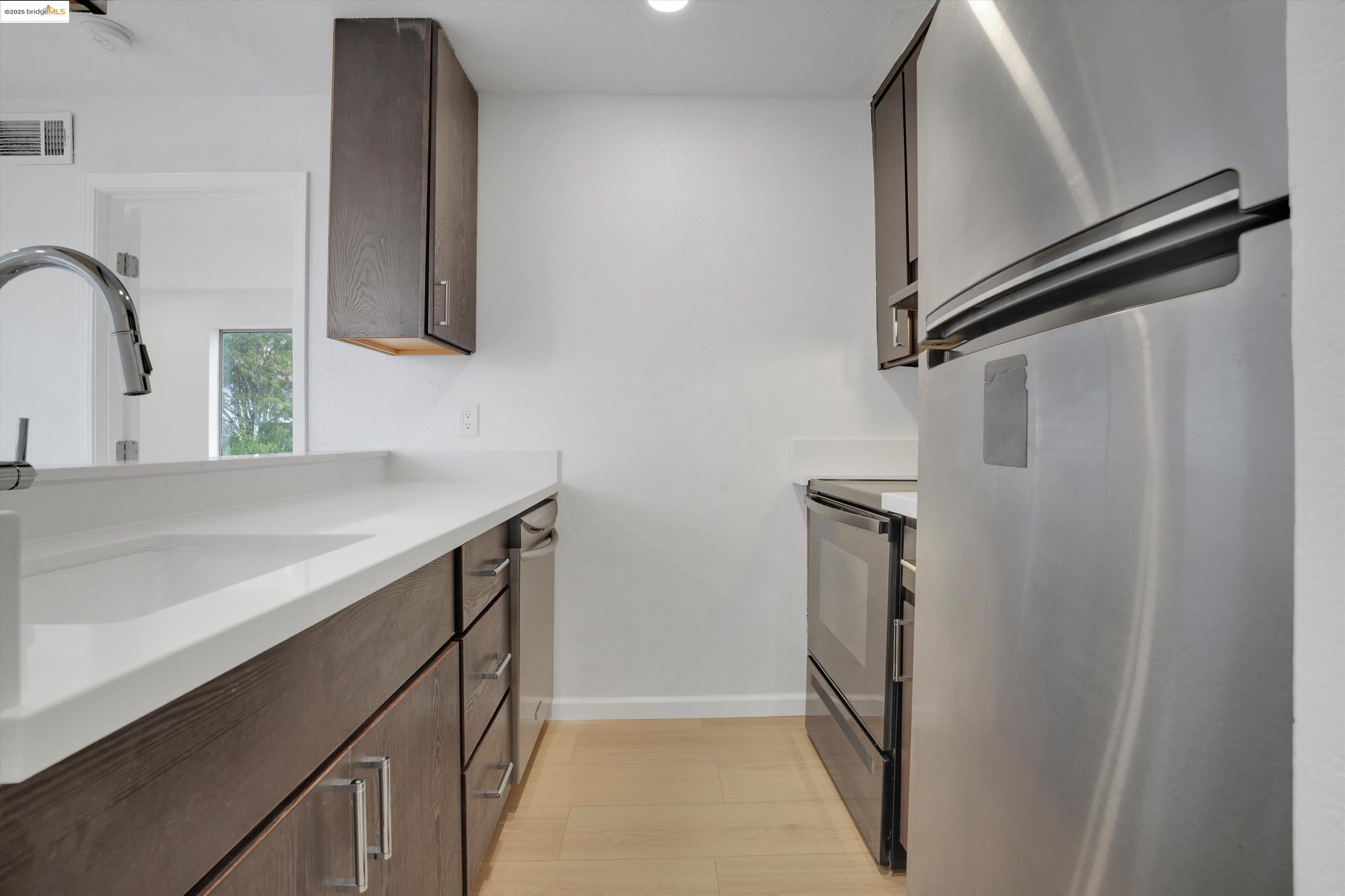 Detail Gallery Image 21 of 48 For 29621 Red Oak Ct #6,  Hayward,  CA 94544 - 1 Beds | 1 Baths