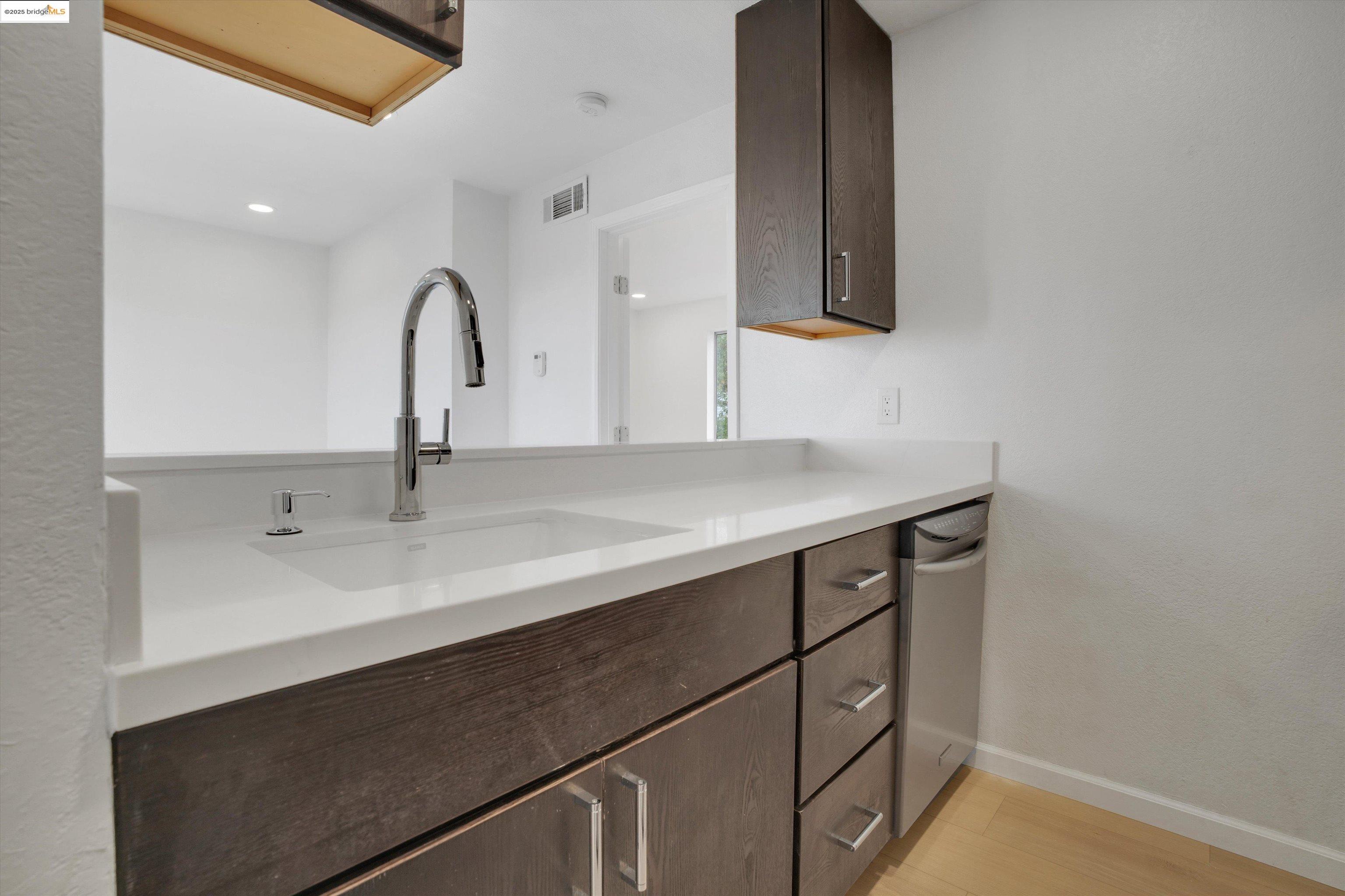 Detail Gallery Image 22 of 48 For 29621 Red Oak Ct #6,  Hayward,  CA 94544 - 1 Beds | 1 Baths