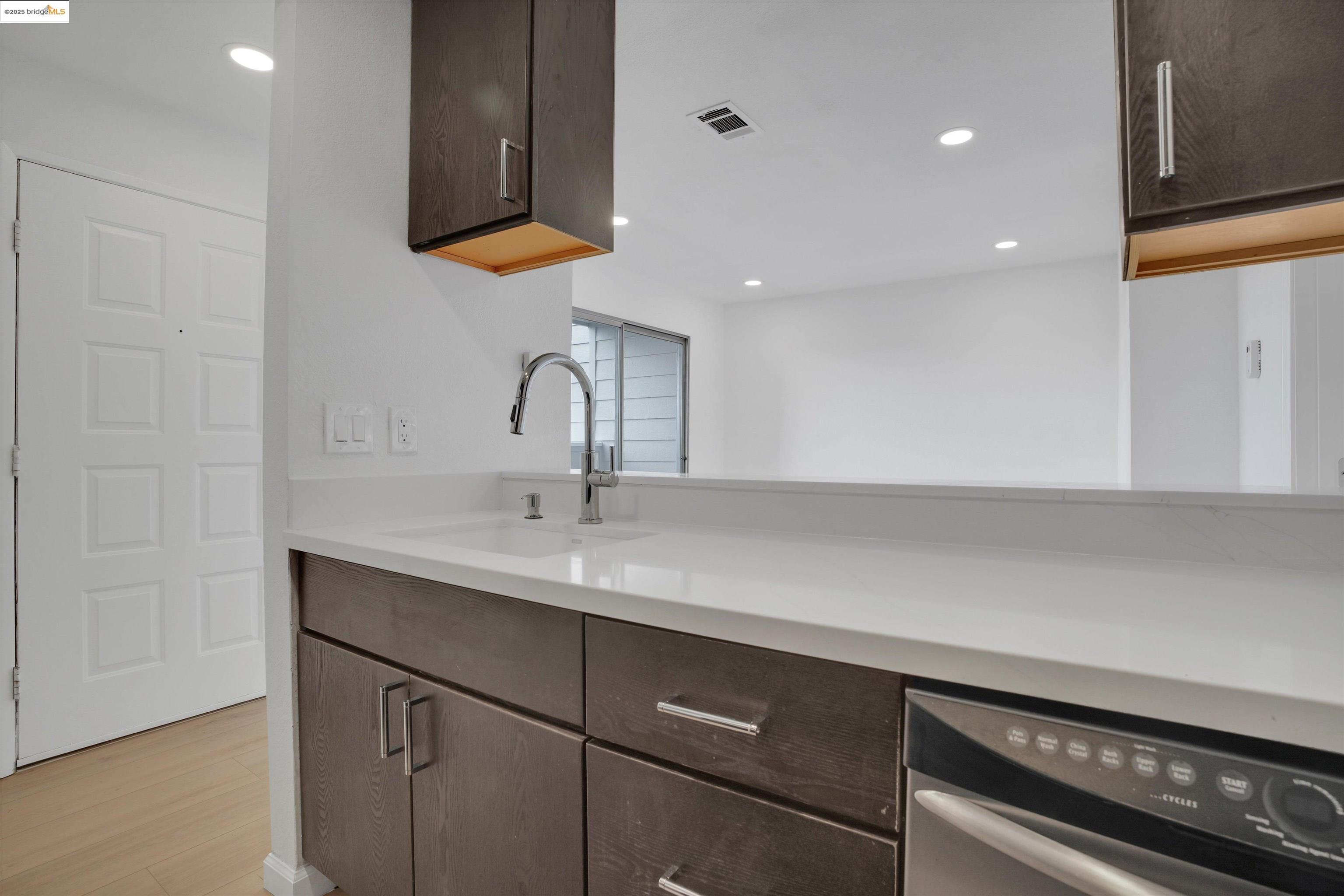 Detail Gallery Image 24 of 48 For 29621 Red Oak Ct #6,  Hayward,  CA 94544 - 1 Beds | 1 Baths