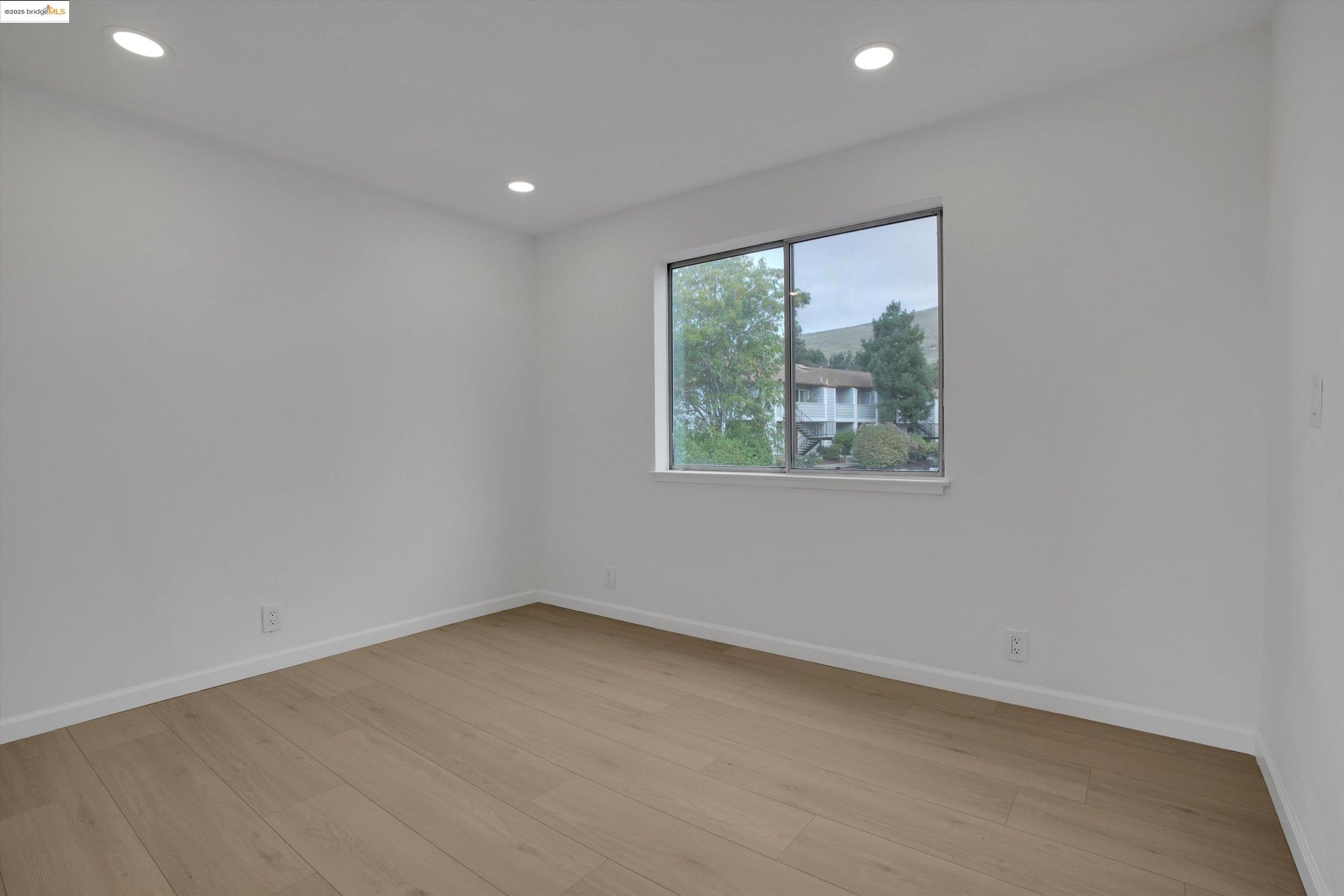 Detail Gallery Image 26 of 48 For 29621 Red Oak Ct #6,  Hayward,  CA 94544 - 1 Beds | 1 Baths