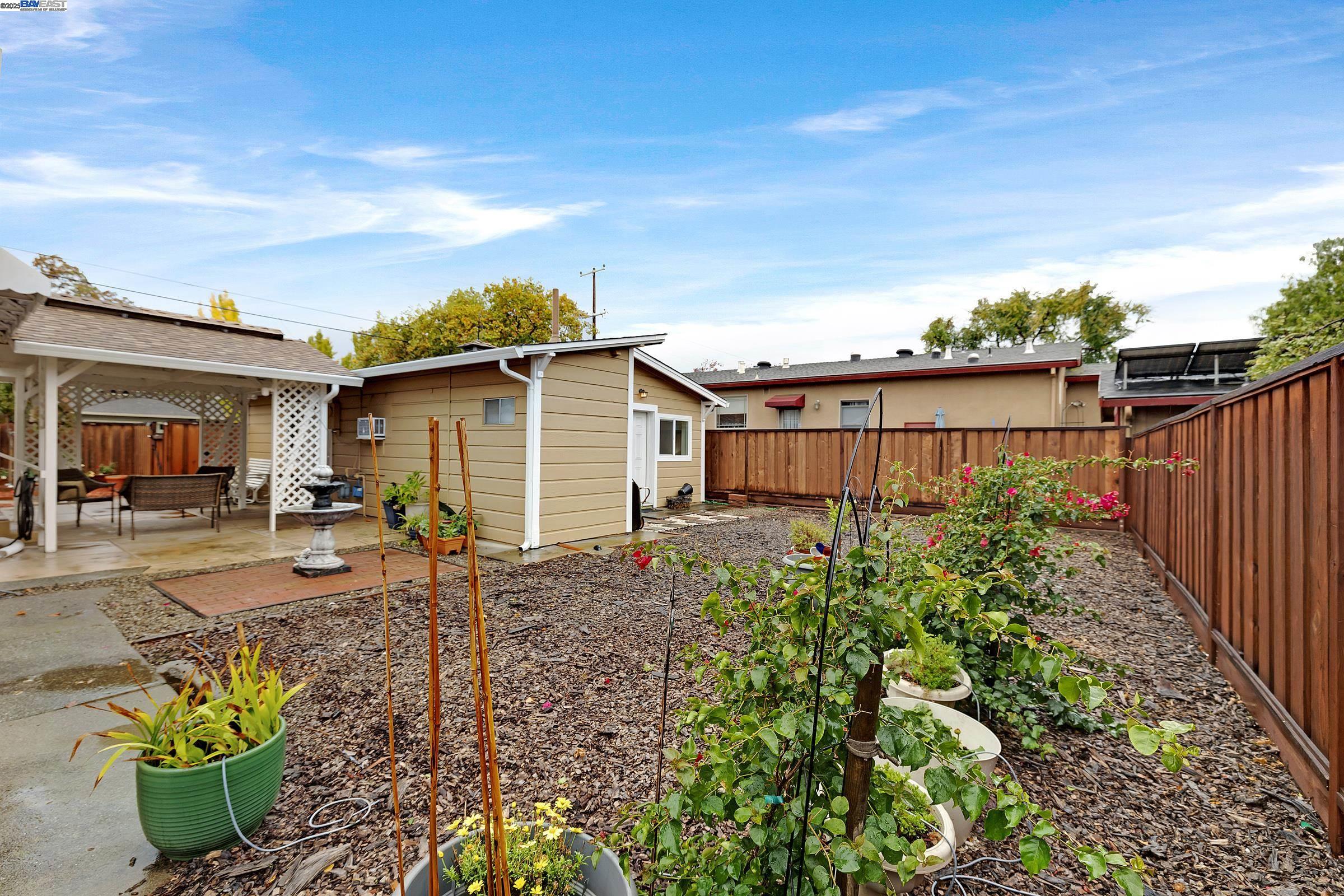 Detail Gallery Image 11 of 36 For 589 S M St, Livermore,  CA 94550 - 3 Beds | 2 Baths