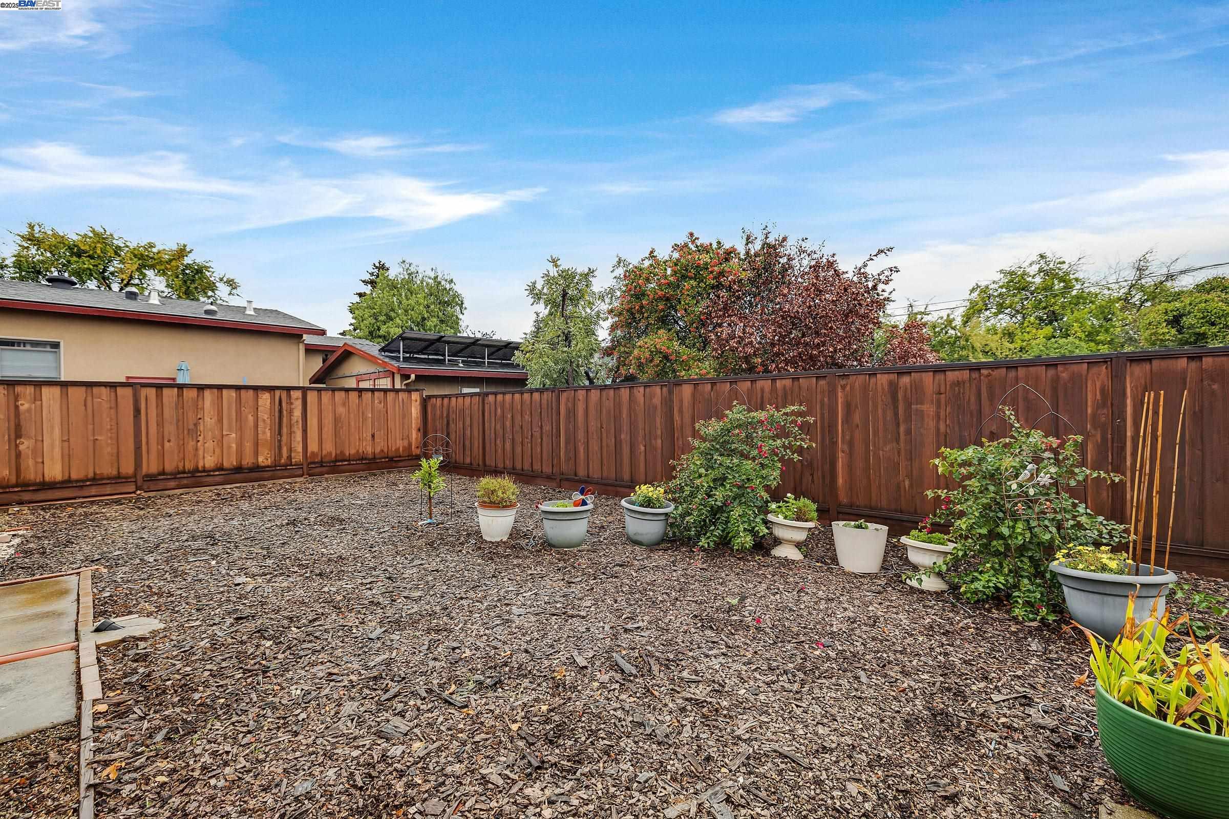 Detail Gallery Image 12 of 36 For 589 S M St, Livermore,  CA 94550 - 3 Beds | 2 Baths