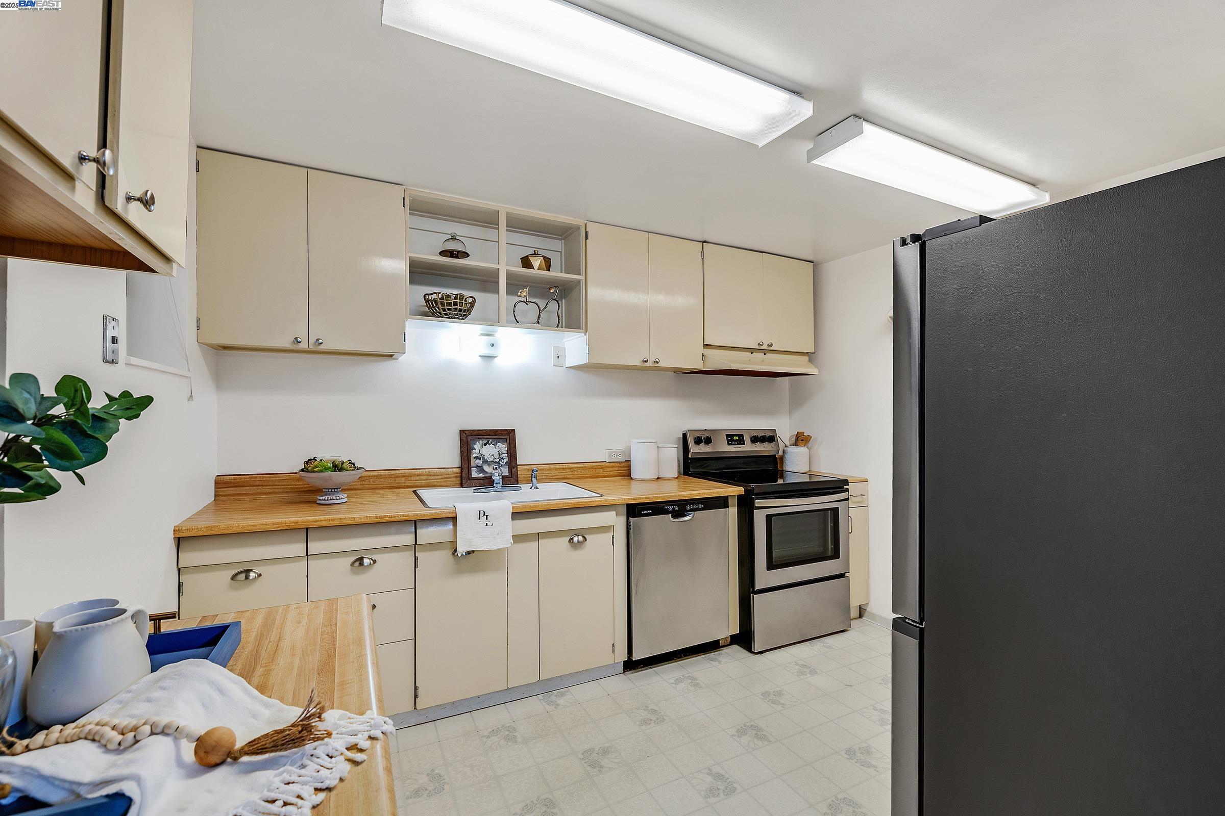 Detail Gallery Image 30 of 36 For 589 S M St, Livermore,  CA 94550 - 3 Beds | 2 Baths