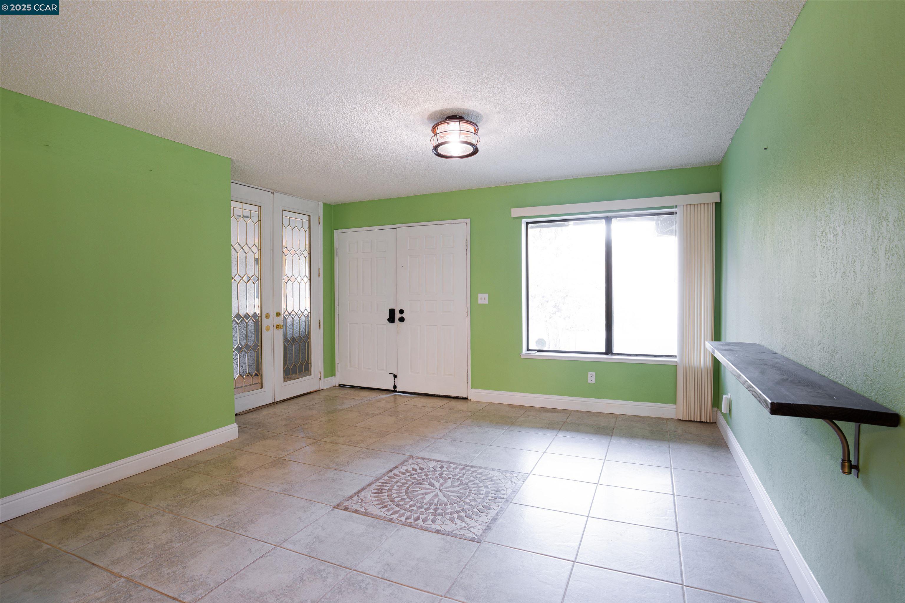 Detail Gallery Image 11 of 29 For 1993 Calaveras Dr, Bay Point,  CA 94565 - 3 Beds | 2 Baths