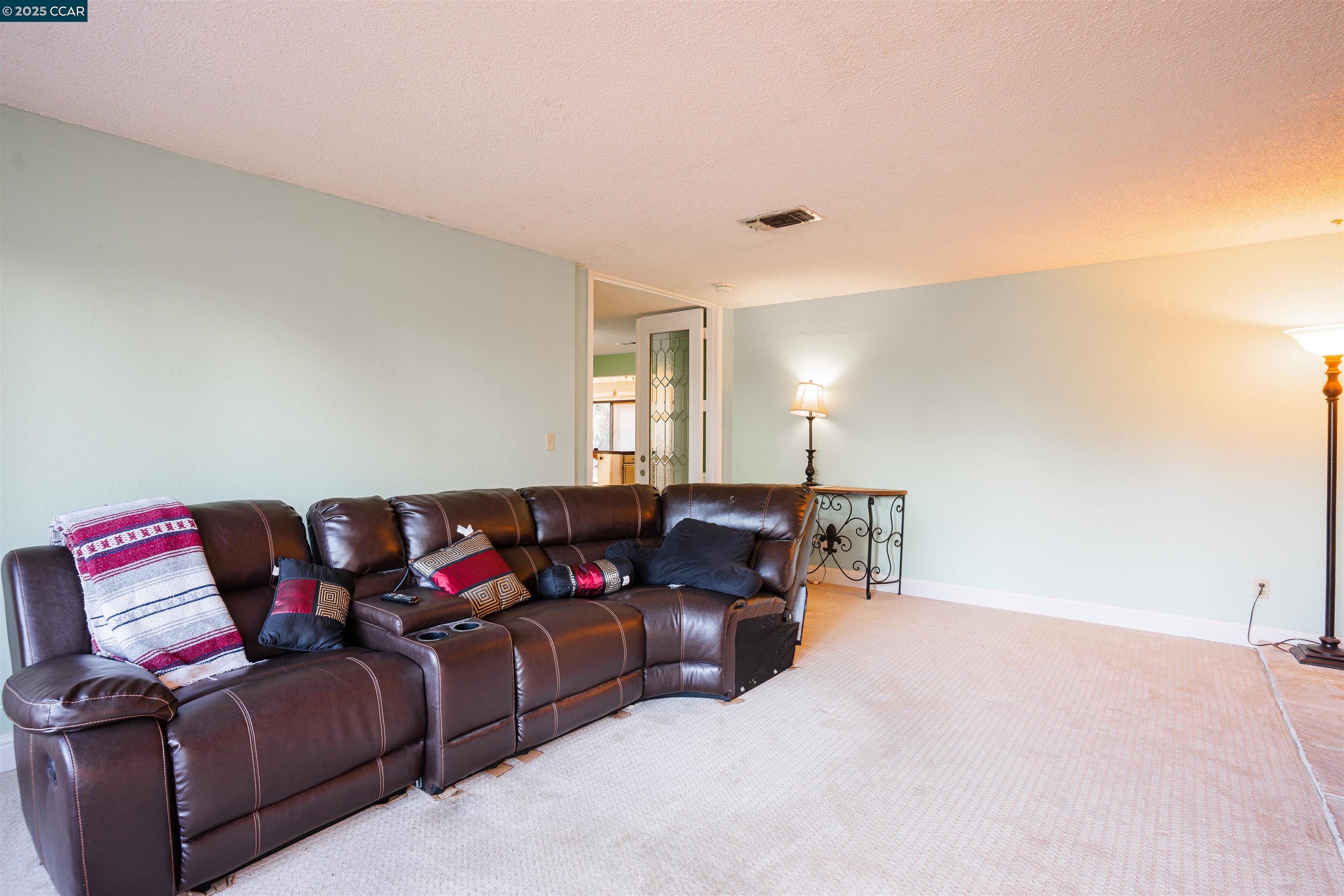 Detail Gallery Image 13 of 29 For 1993 Calaveras Dr, Bay Point,  CA 94565 - 3 Beds | 2 Baths