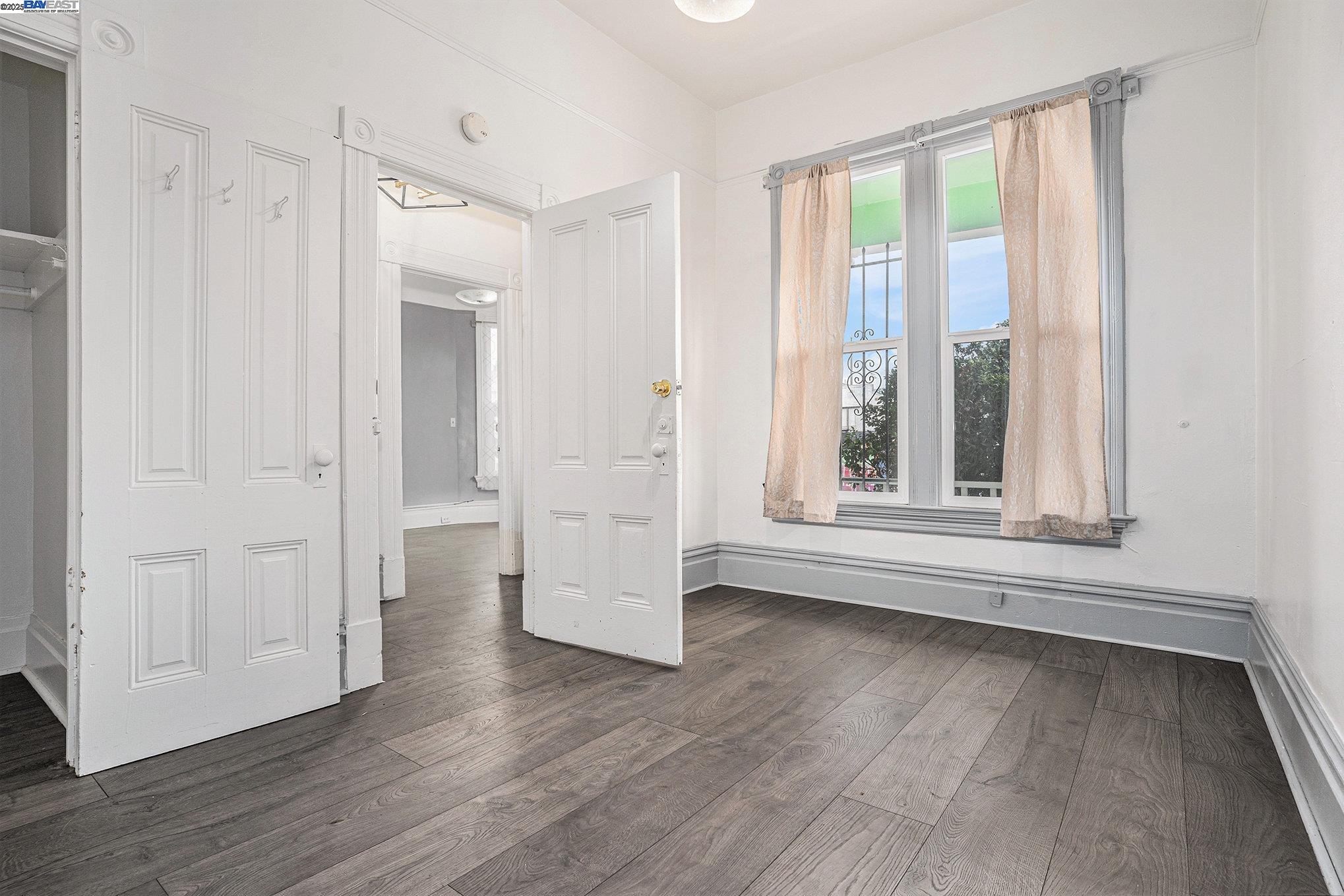 Detail Gallery Image 13 of 20 For 185 7th St, Oakland,  CA 94607 - 5 Beds | 2 Baths