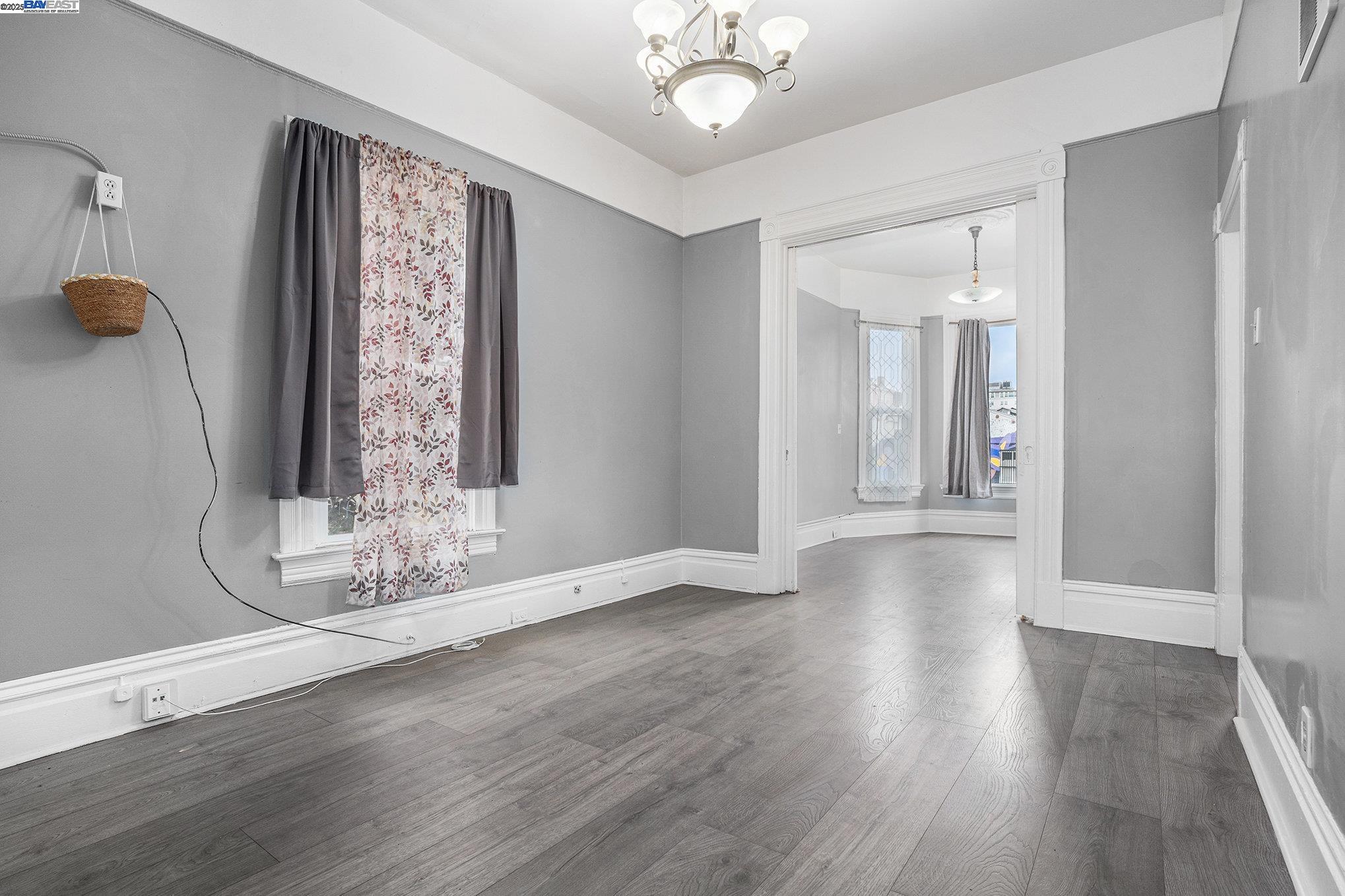 Detail Gallery Image 8 of 20 For 185 7th St, Oakland,  CA 94607 - 5 Beds | 2 Baths