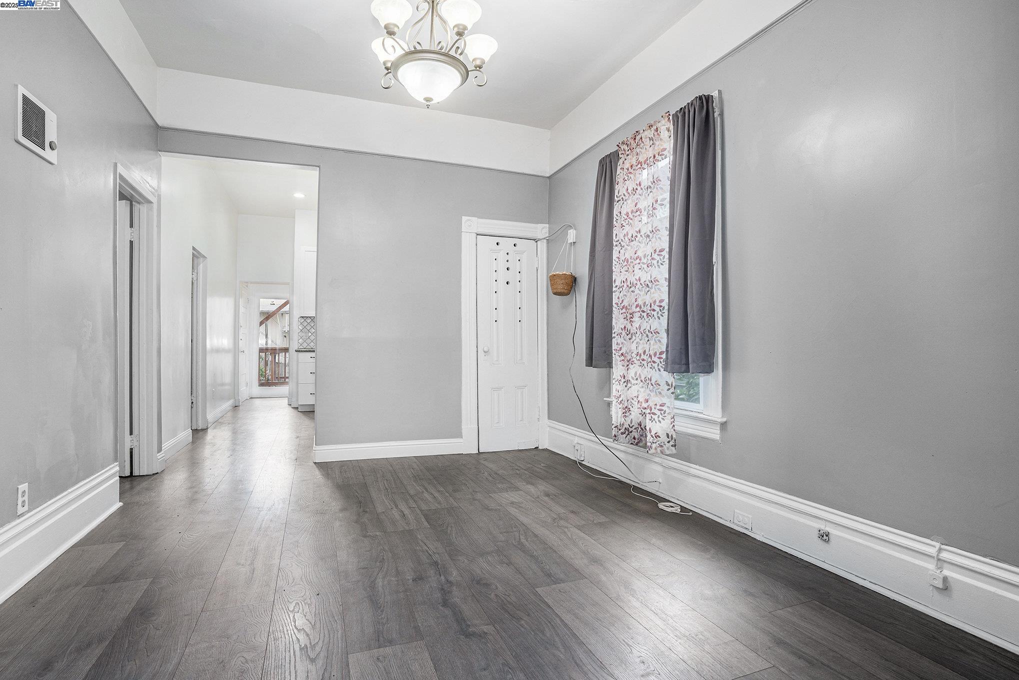 Detail Gallery Image 9 of 20 For 185 7th St, Oakland,  CA 94607 - 5 Beds | 2 Baths