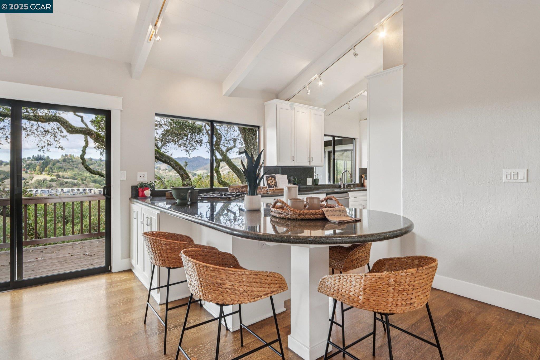 Detail Gallery Image 15 of 55 For 858 Mountain View Dr, Lafayette,  CA 94549 - 5 Beds | 3/1 Baths